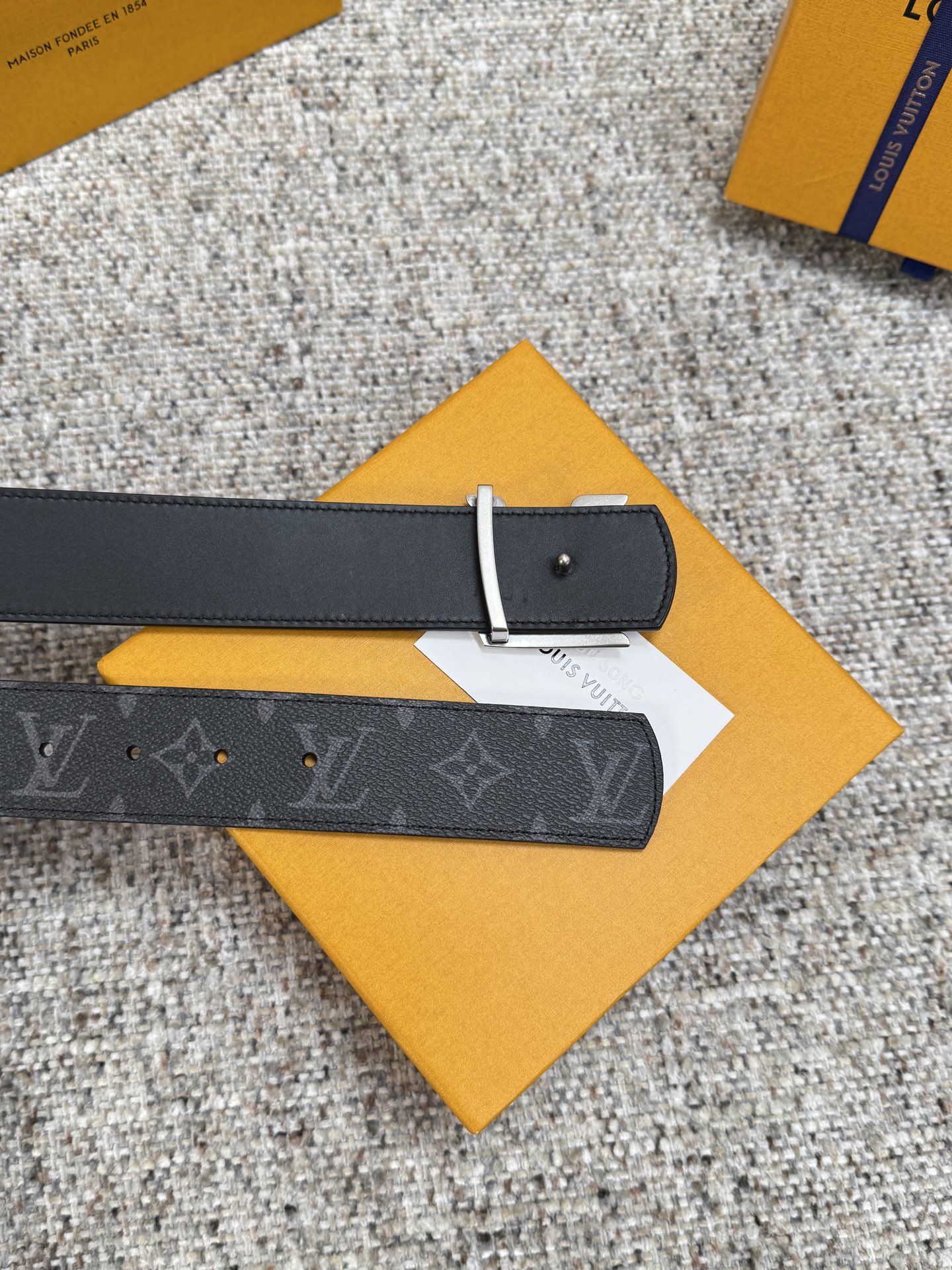 Louis Vuitton LV腰带 Dimension双面腰带系列 原厂五金 精致手工绘边 柔软舒适 