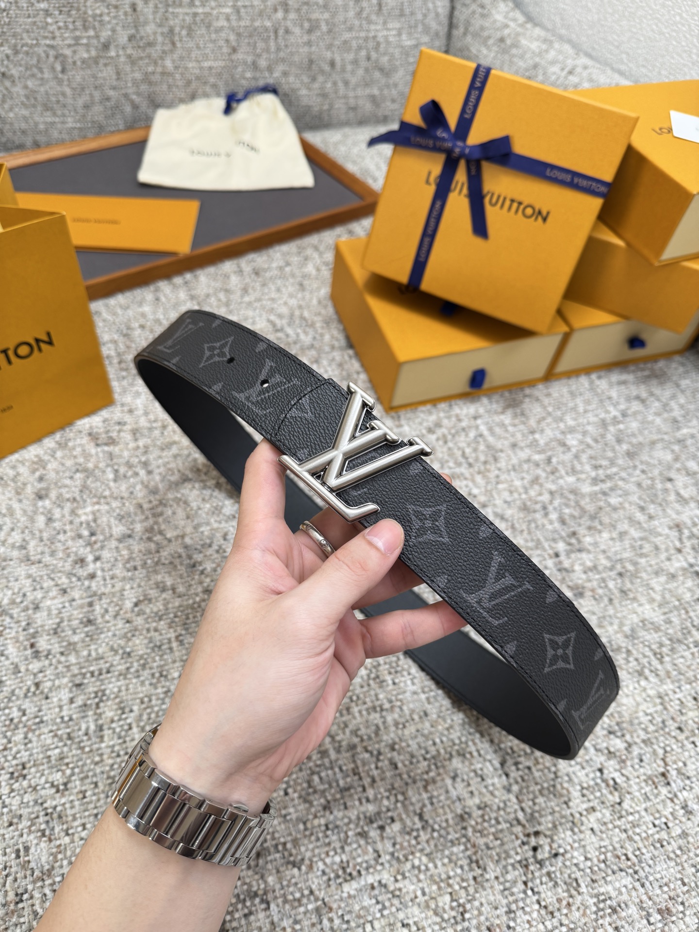 Louis Vuitton LV腰带 Dimension双面腰带系列 原厂五金 精致手工绘边 柔软舒适 