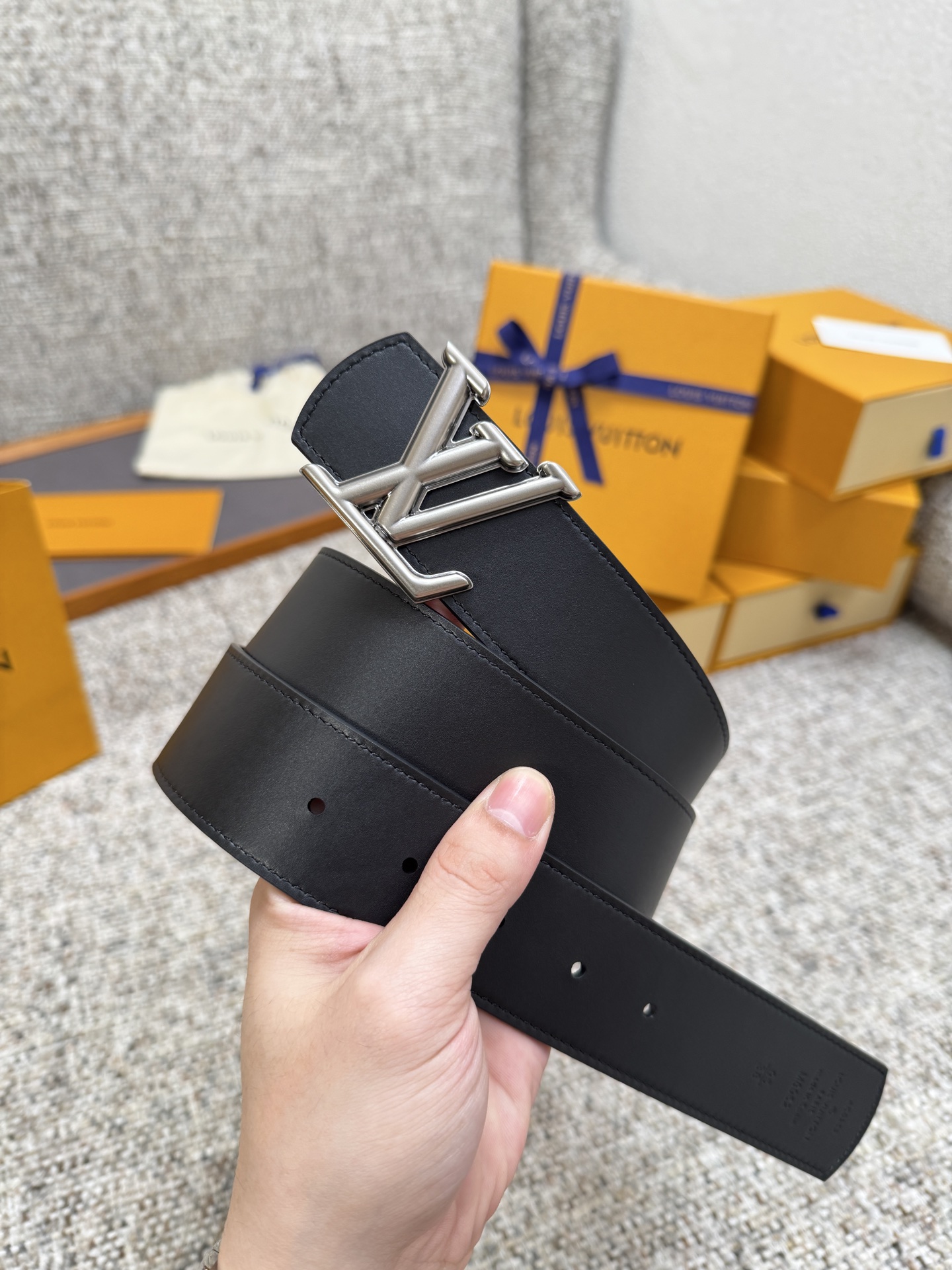 Louis Vuitton LV腰带 Dimension双面腰带系列 原厂五金 精致手工绘边 柔软舒适 