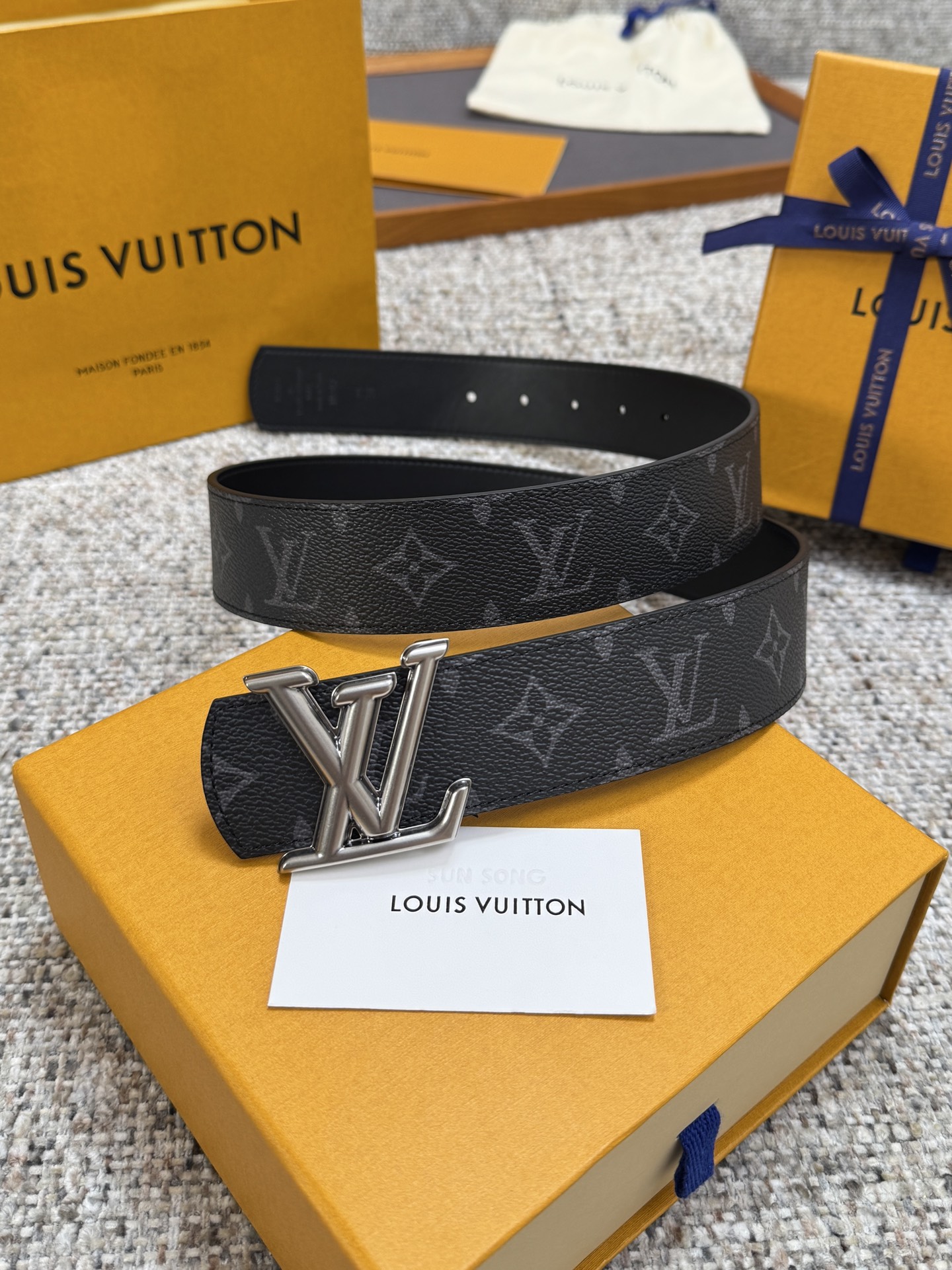 Louis Vuitton LV腰带 Dimension双面腰带系列 原厂五金 精致手工绘边 柔软舒适 