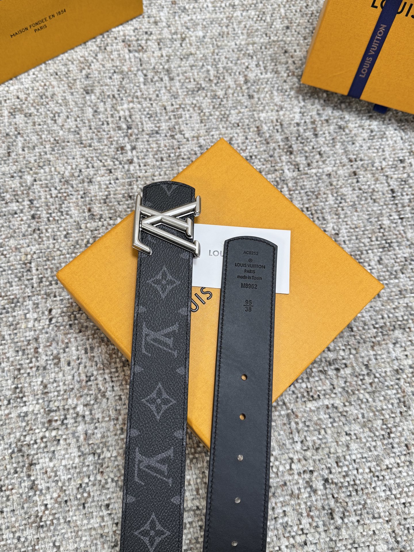 Louis Vuitton LV腰带 Dimension双面腰带系列 原厂五金 精致手工绘边 柔软舒适 