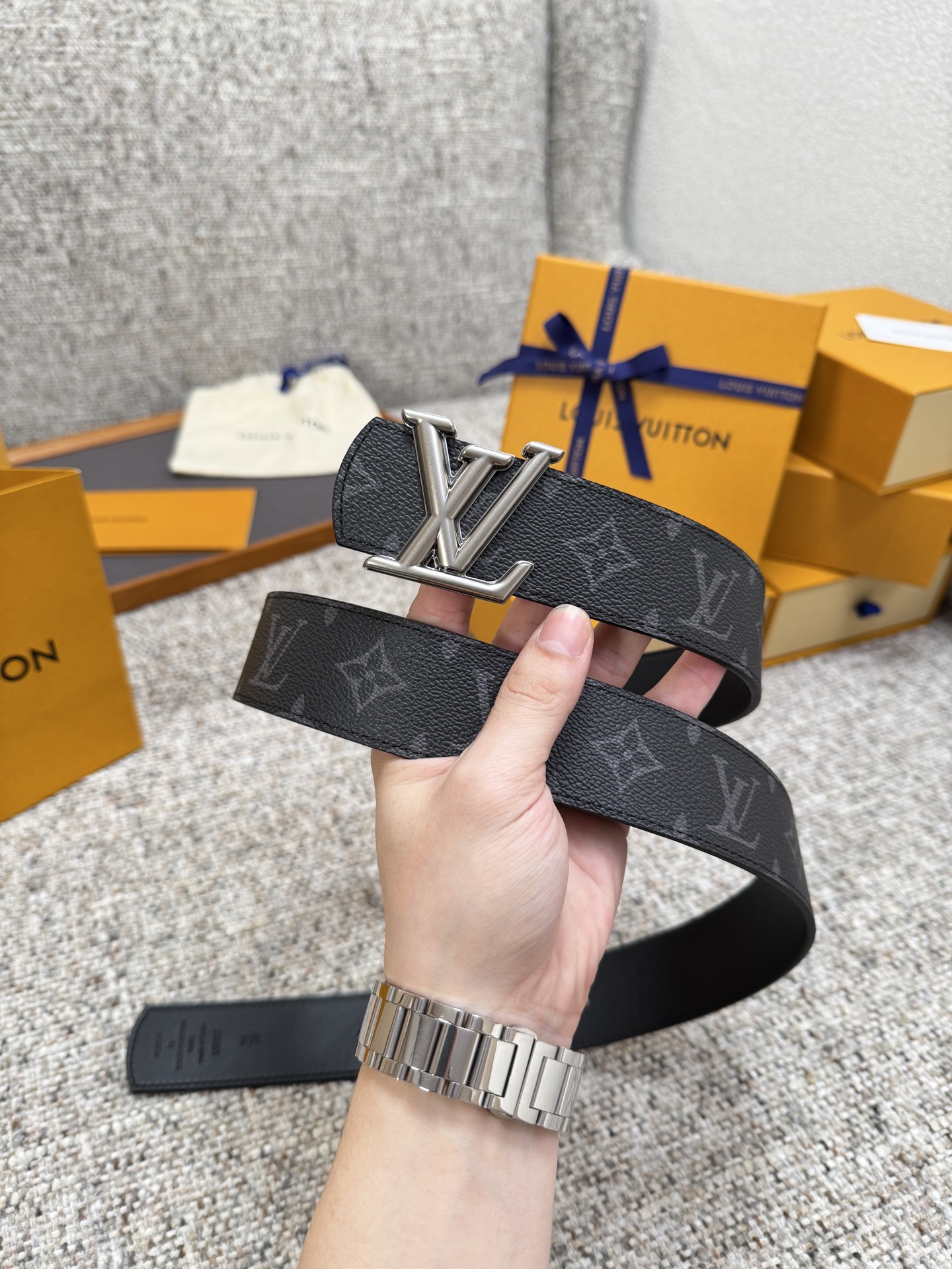 Louis Vuitton LV腰带 Dimension双面腰带系列 原厂五金 精致手工绘边 柔软舒适 