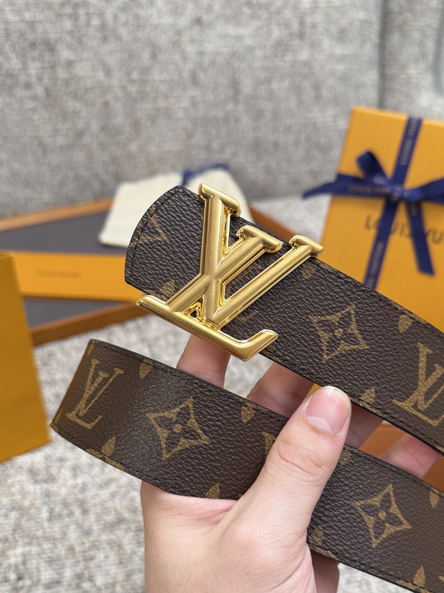 Louis Vuitton LV腰带 Dimension双面腰带系列 原厂五金 精致手工绘边 柔软舒适 