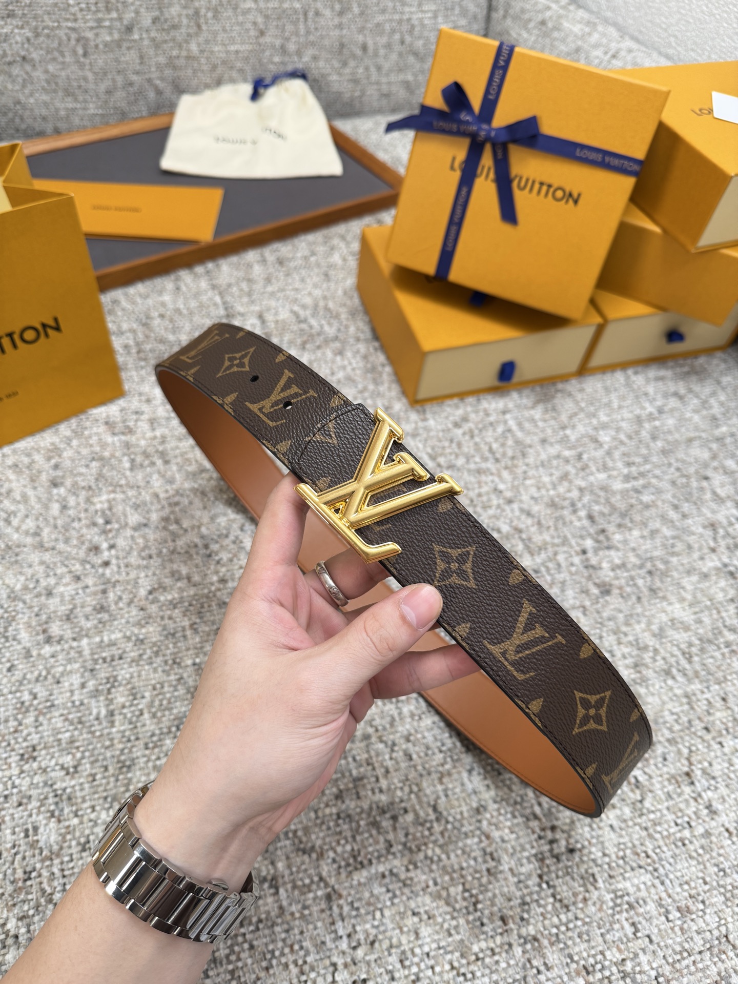 Louis Vuitton LV腰带 Dimension双面腰带系列 原厂五金 精致手工绘边 柔软舒适 