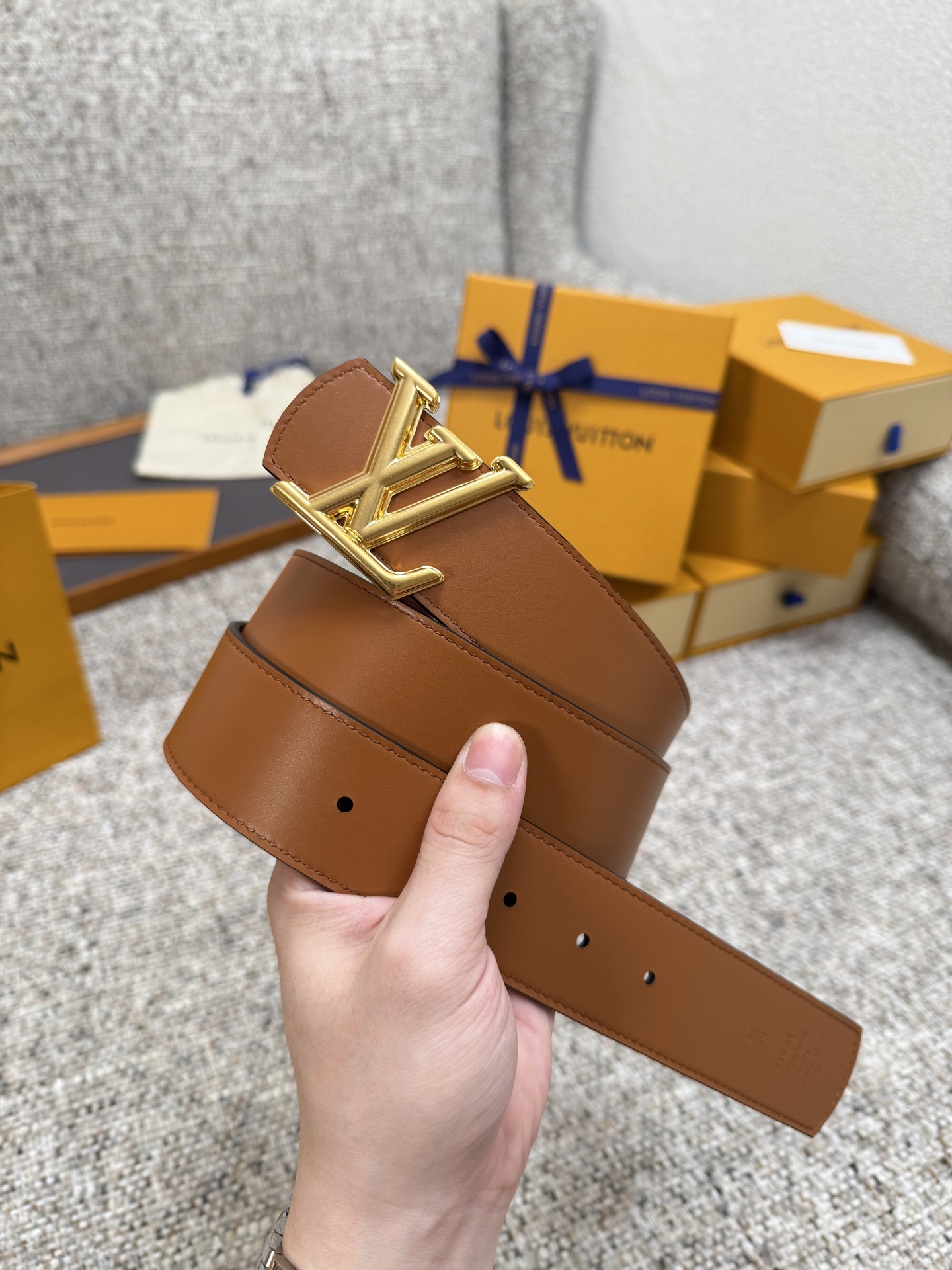 Louis Vuitton LV腰带 Dimension双面腰带系列 原厂五金 精致手工绘边 柔软舒适 