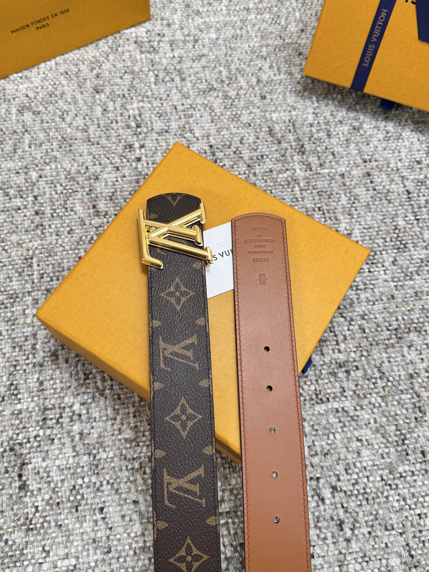 Louis Vuitton LV腰带 Dimension双面腰带系列 原厂五金 精致手工绘边 柔软舒适 