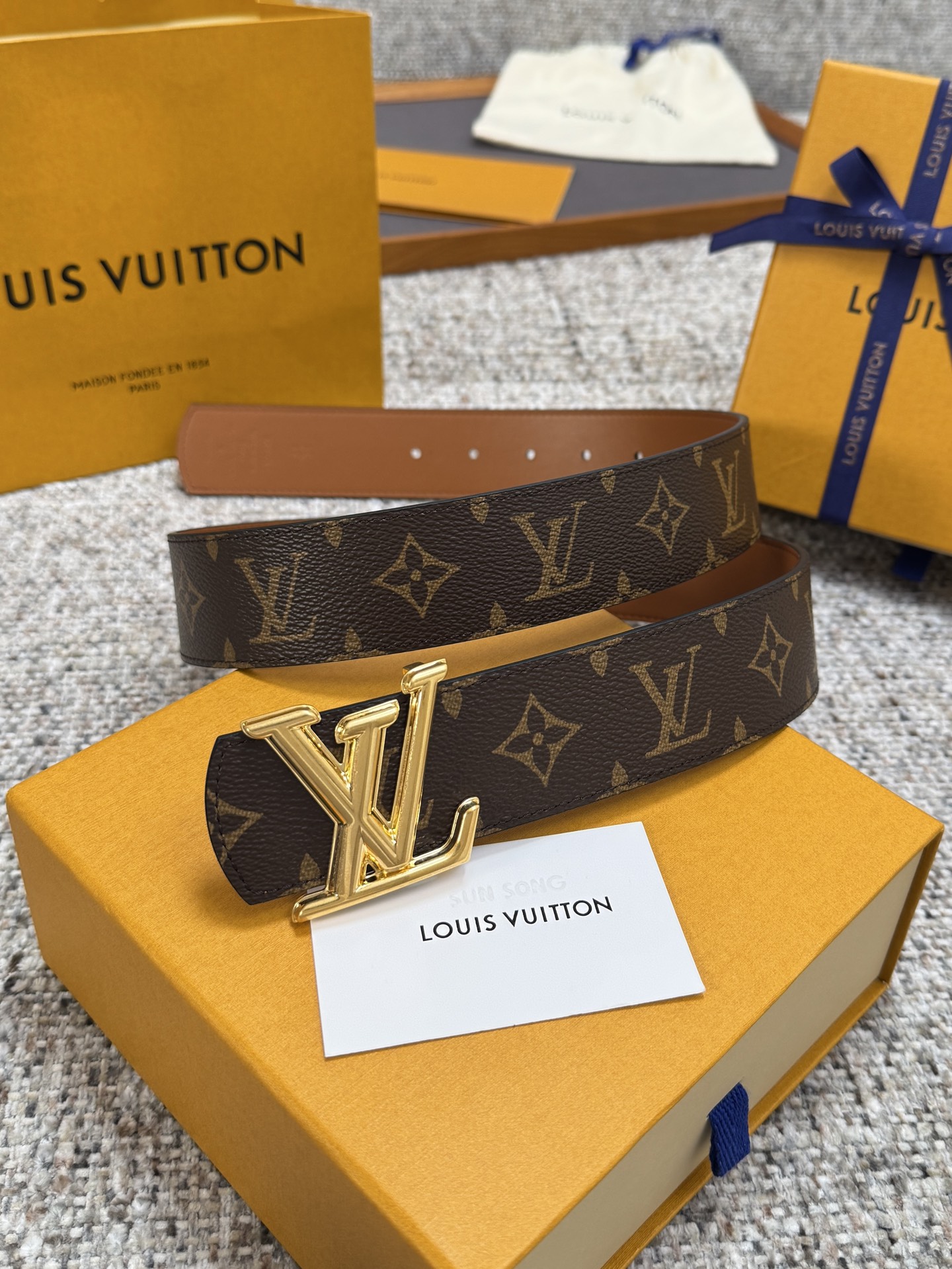 Louis Vuitton LV腰带 Dimension双面腰带系列 原厂五金 精致手工绘边 柔软舒适 