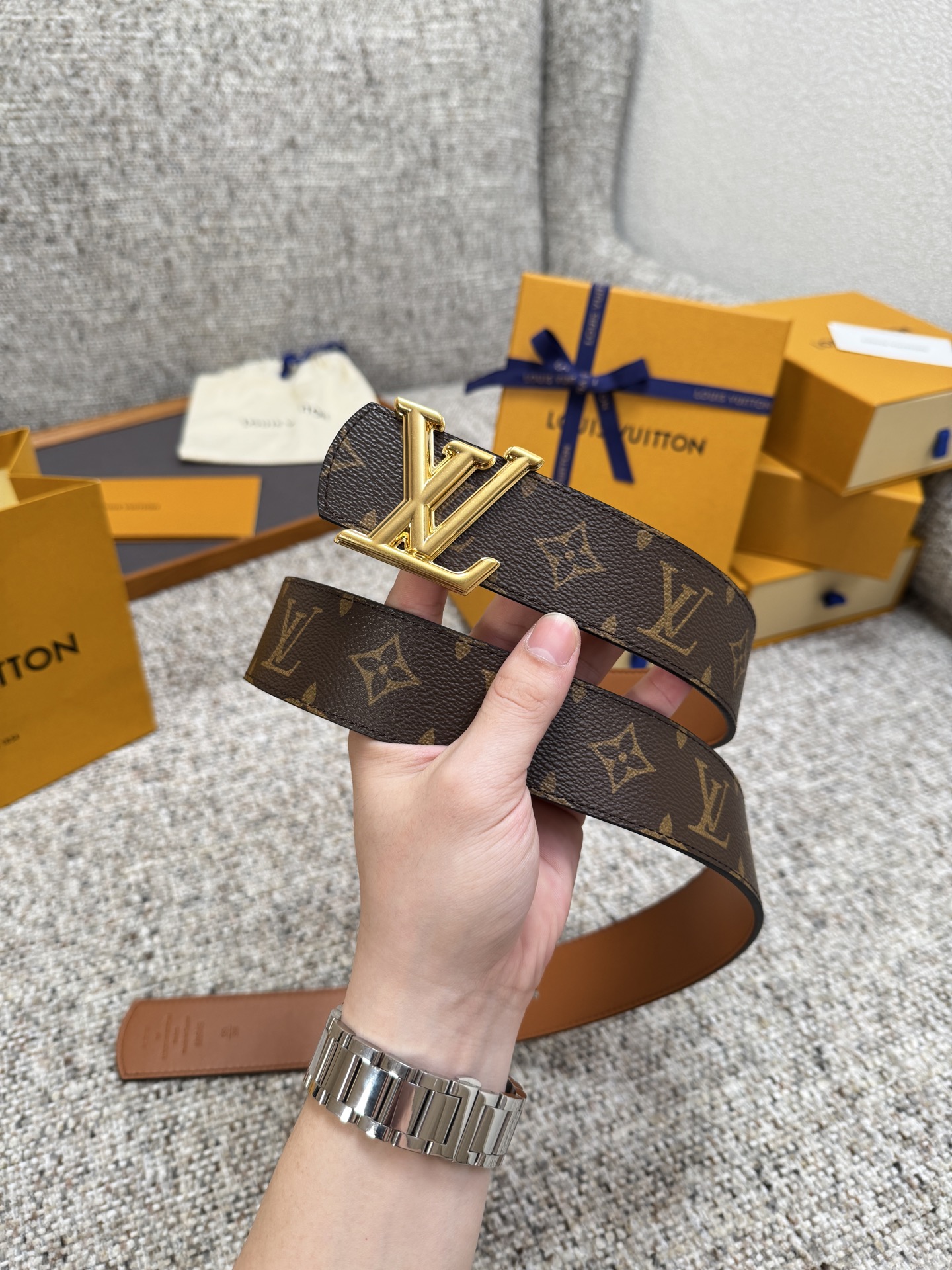 Louis Vuitton LV腰带 Dimension双面腰带系列 原厂五金 精致手工绘边 柔软舒适 