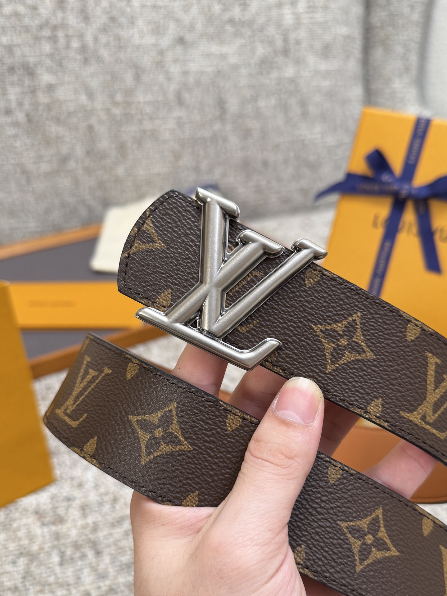 Louis Vuitton LV腰带 Dimension双面腰带系列 原厂五金 精致手工绘边 柔软舒适 