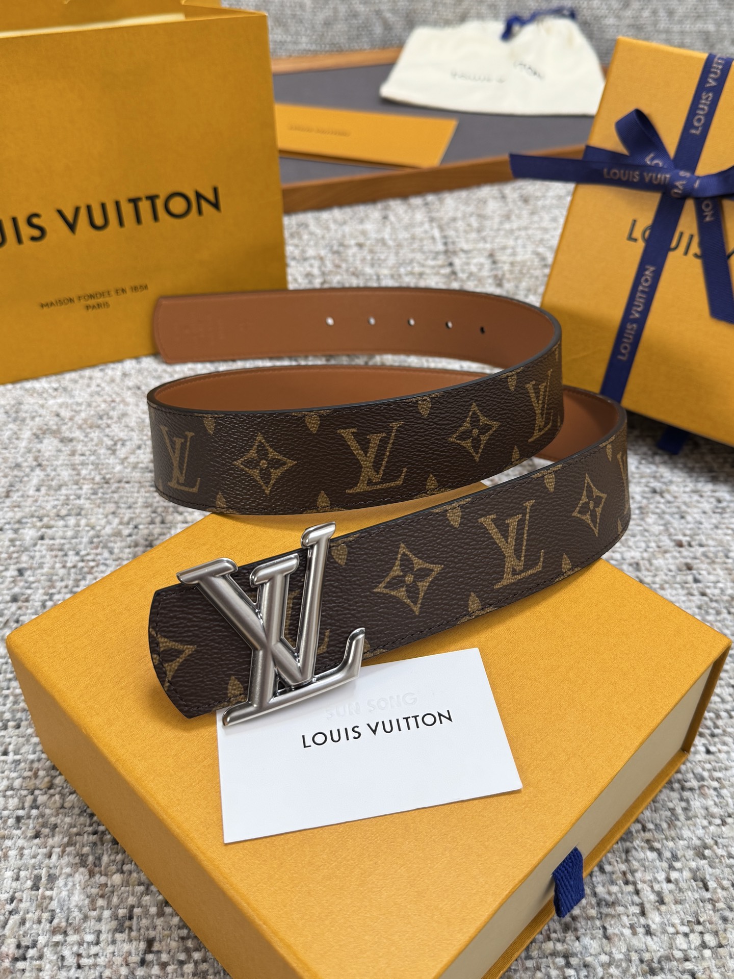 Louis Vuitton LV腰带 Dimension双面腰带系列 原厂五金 精致手工绘边 柔软舒适 