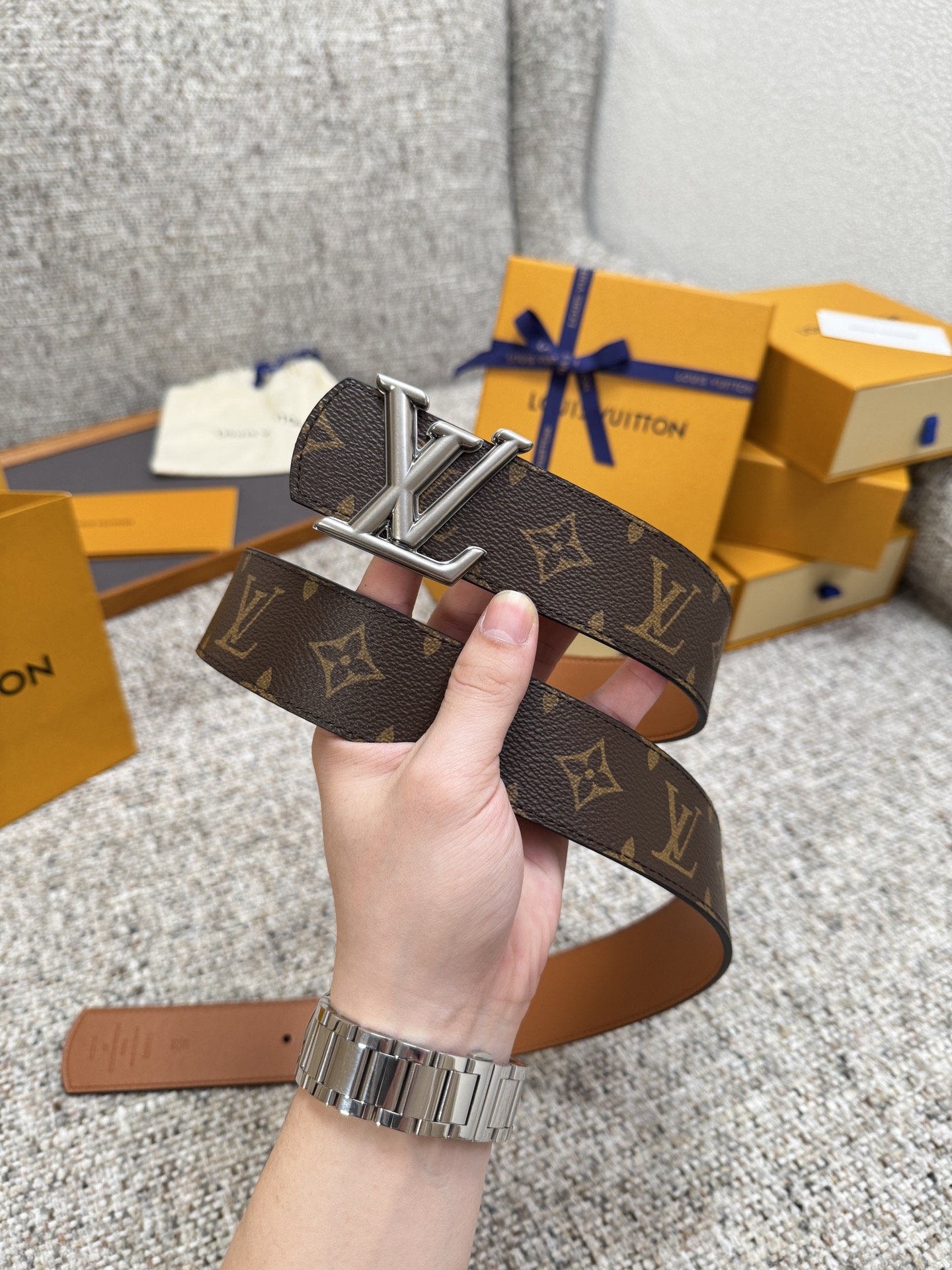 Louis Vuitton LV腰带 Dimension双面腰带系列 原厂五金 精致手工绘边 柔软舒适 