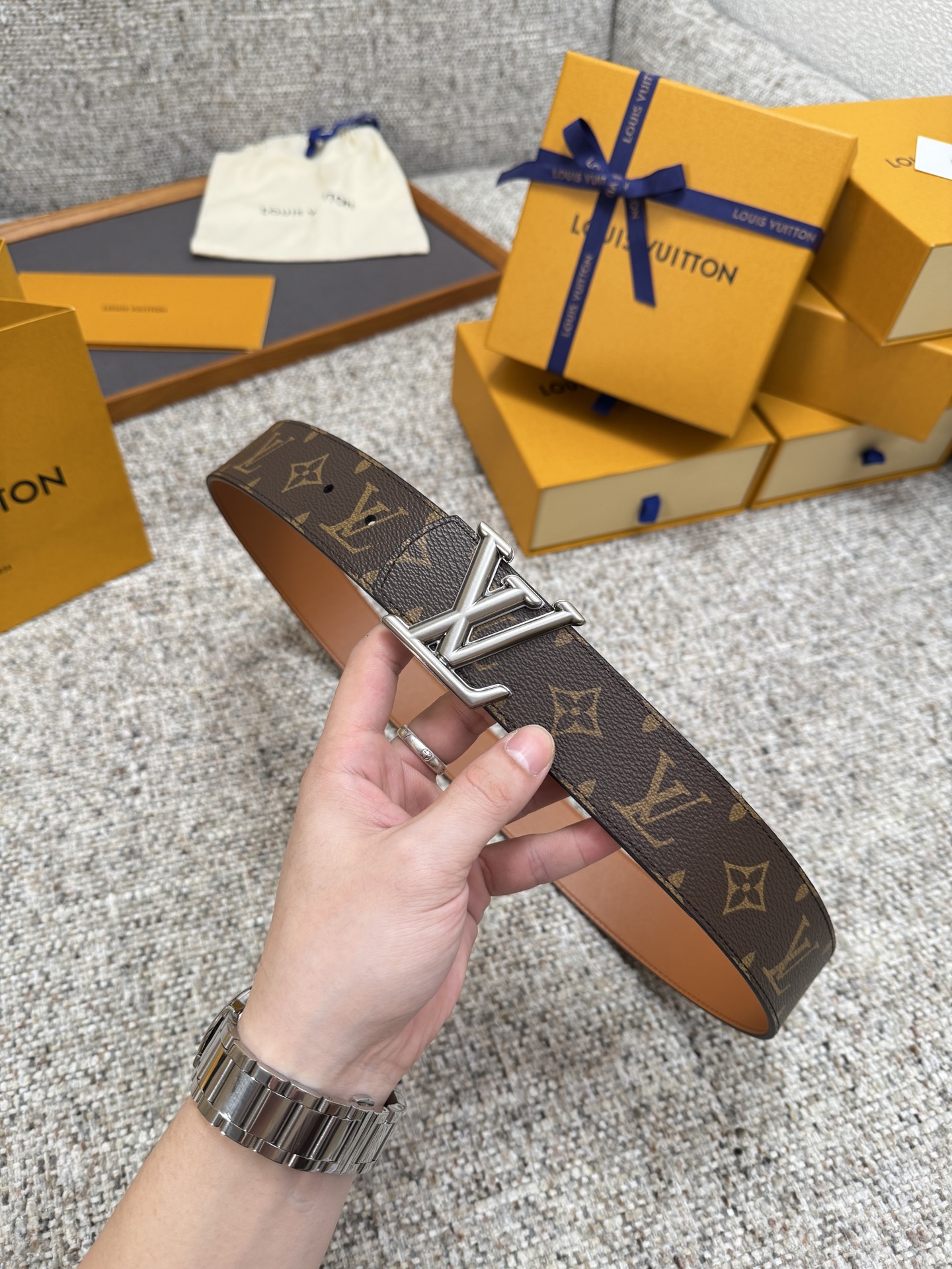 Louis Vuitton LV腰带 Dimension双面腰带系列 原厂五金 精致手工绘边 柔软舒适 