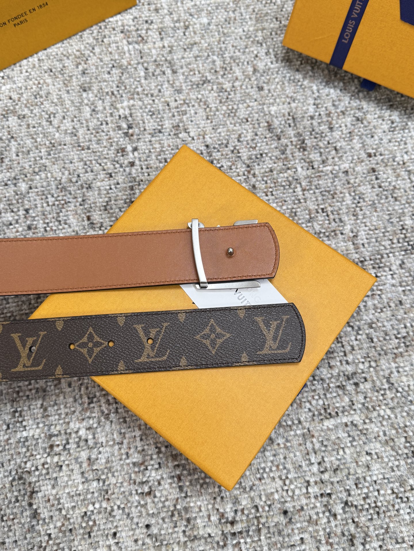 Louis Vuitton LV腰带 Dimension双面腰带系列 原厂五金 精致手工绘边 柔软舒适 