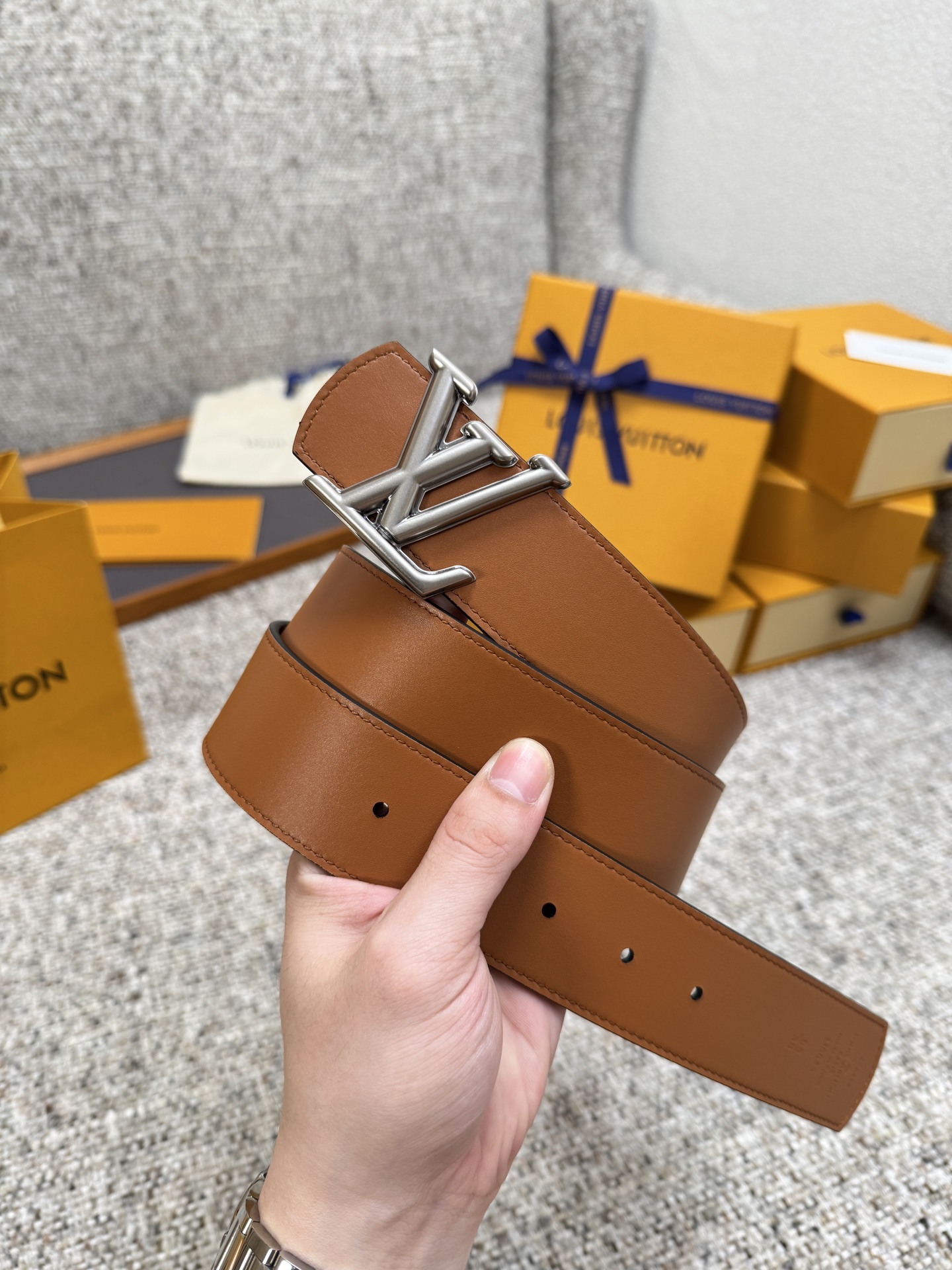 Louis Vuitton LV腰带 Dimension双面腰带系列 原厂五金 精致手工绘边 柔软舒适 