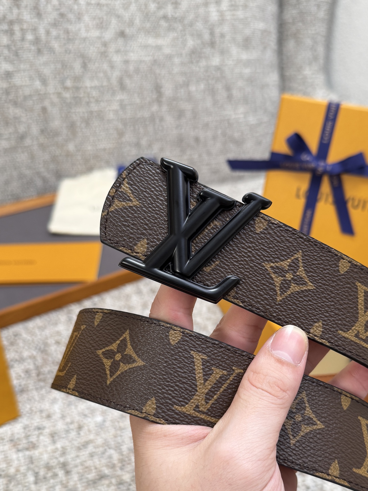 Louis Vuitton LV腰带 Dimension双面腰带系列 原厂五金 精致手工绘边 柔软舒适 