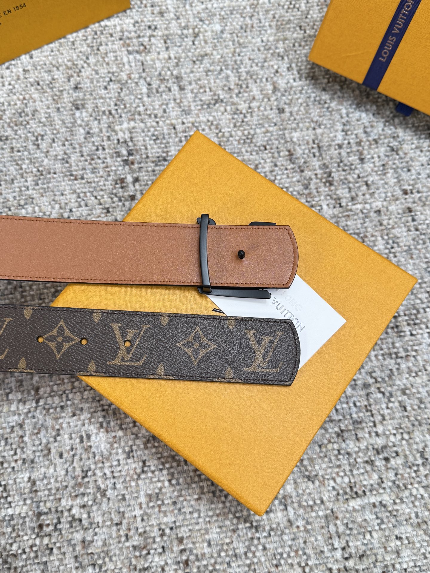 Louis Vuitton LV腰带 Dimension双面腰带系列 原厂五金 精致手工绘边 柔软舒适 