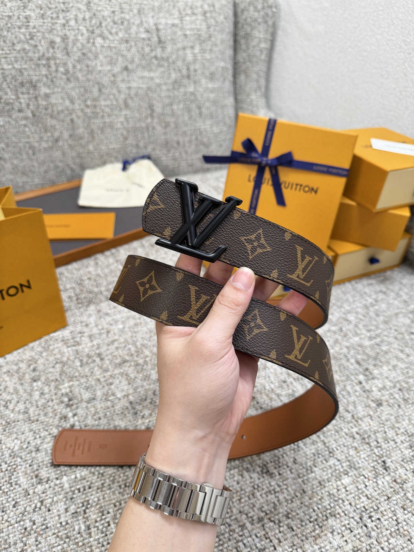 Louis Vuitton LV腰带 Dimension双面腰带系列 原厂五金 精致手工绘边 柔软舒适 