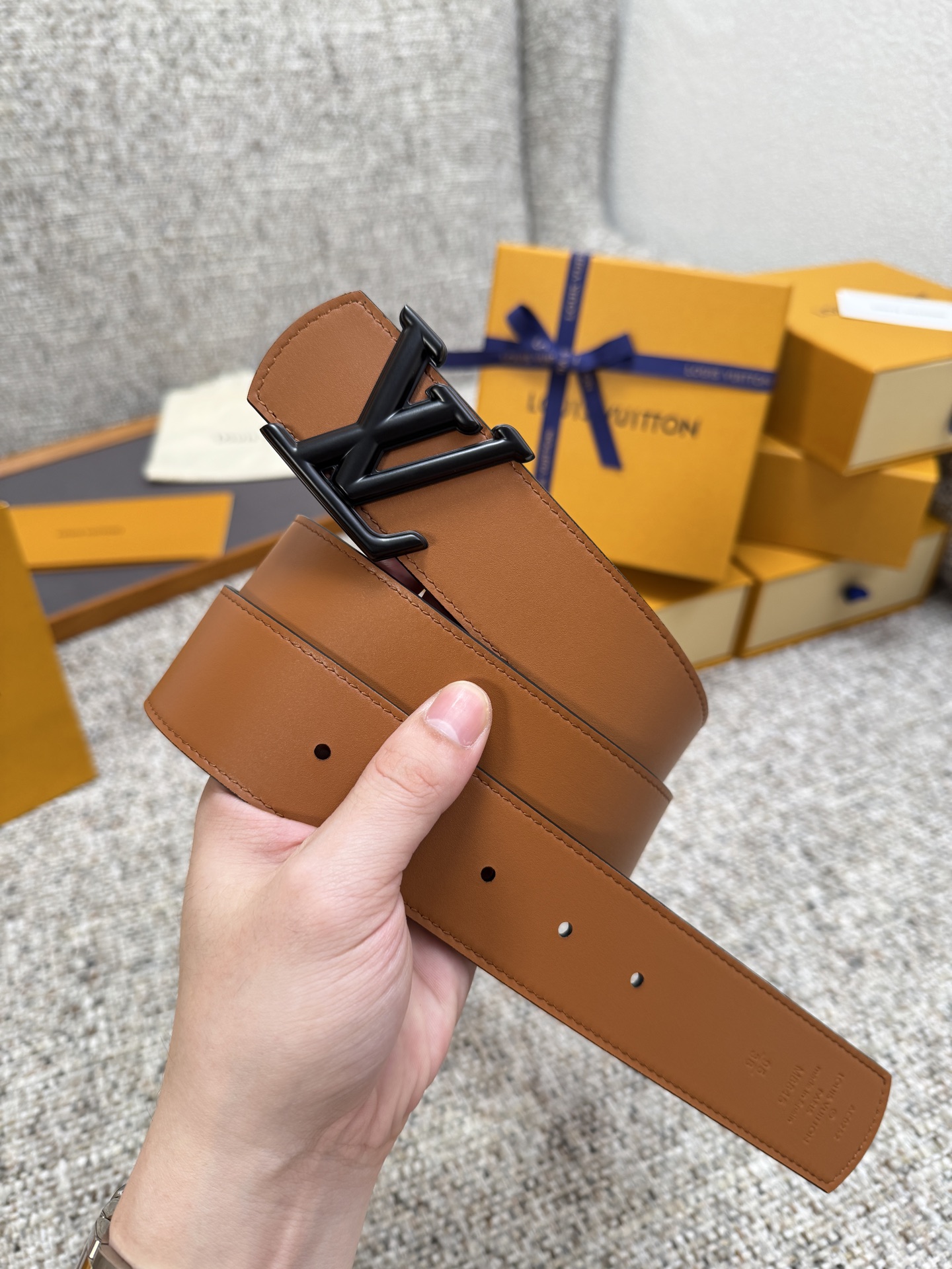 Louis Vuitton LV腰带 Dimension双面腰带系列 原厂五金 精致手工绘边 柔软舒适 