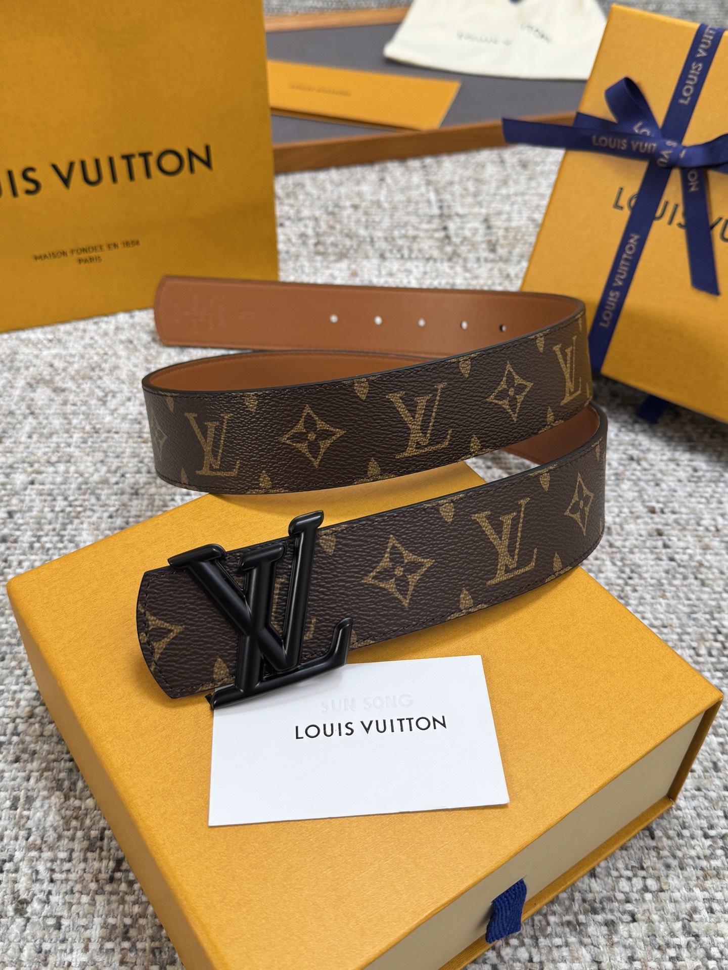 Louis Vuitton LV腰带 Dimension双面腰带系列 原厂五金 精致手工绘边 柔软舒适 