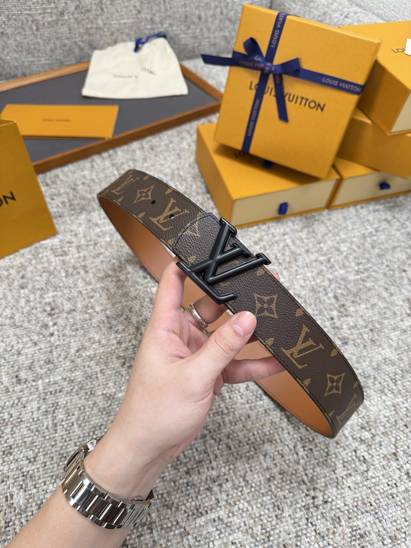 Louis Vuitton LV腰带 Dimension双面腰带系列 原厂五金 精致手工绘边 柔软舒适 