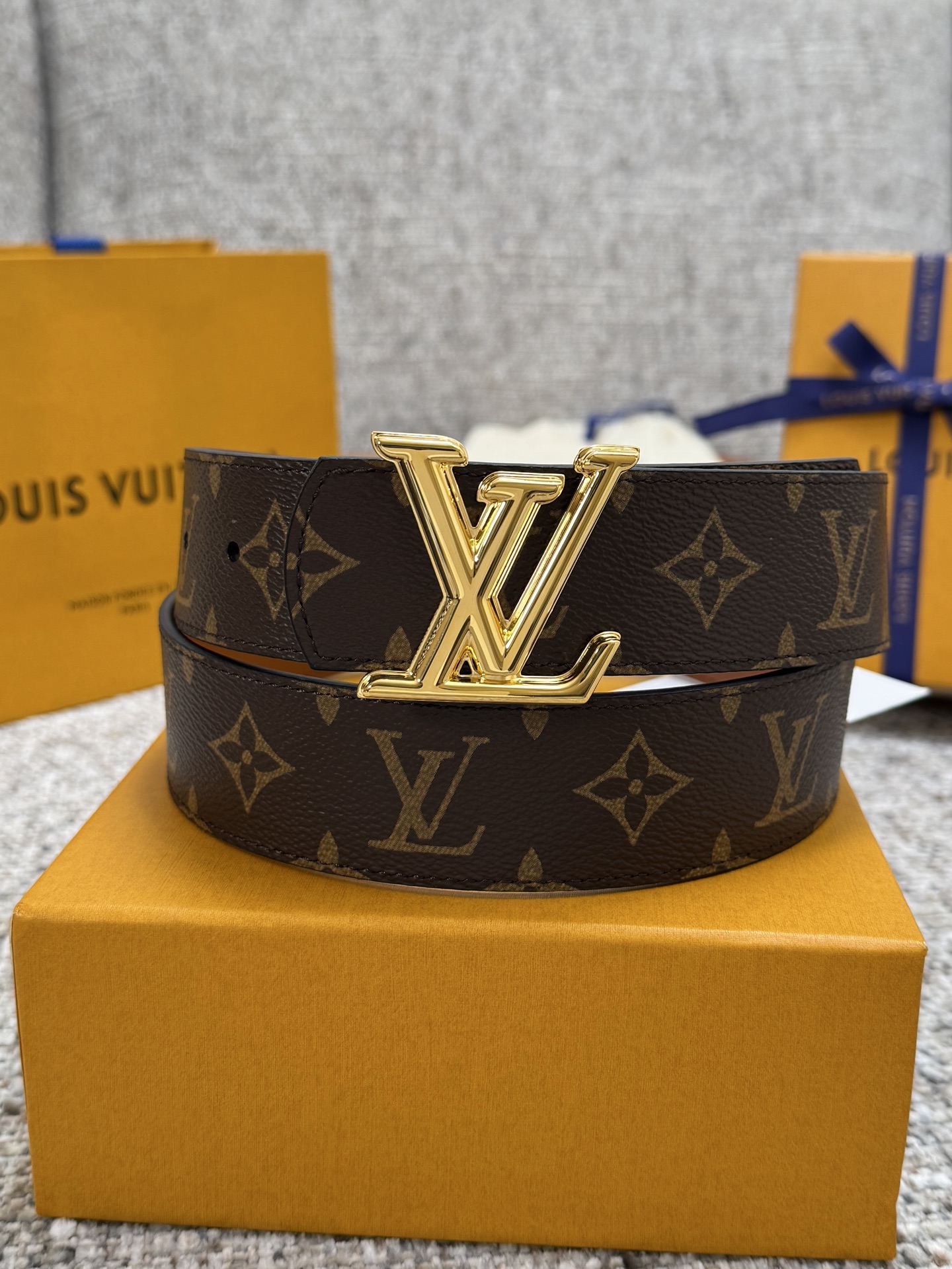 Louis Vuitton LV腰带 Dimension双面腰带系列 原厂五金 精致手工绘边 柔软舒适 