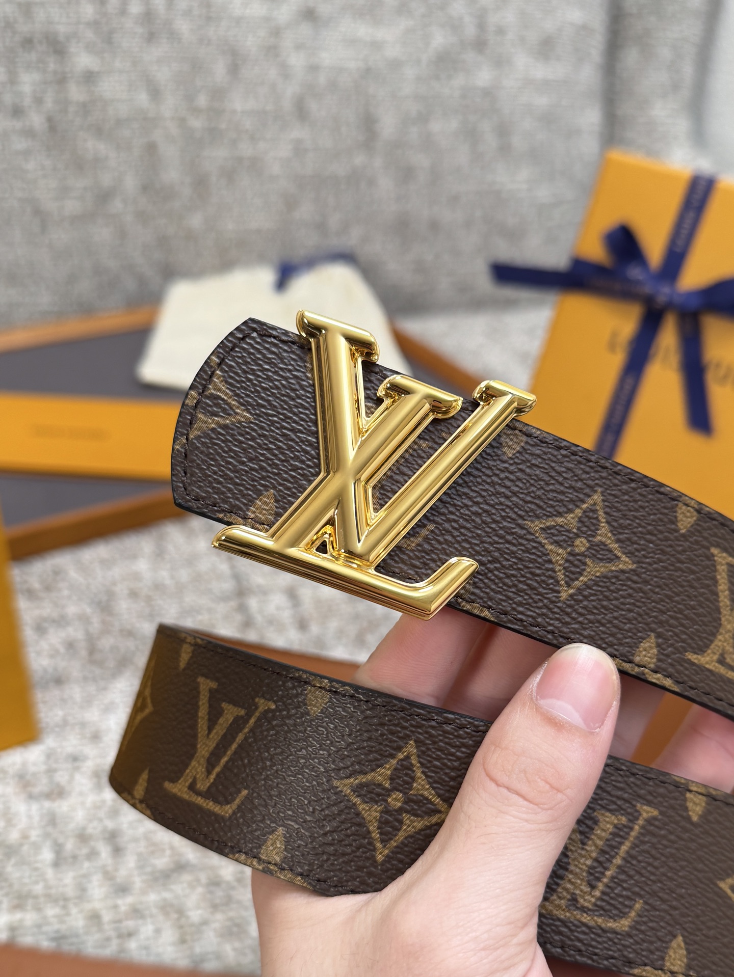 Louis Vuitton LV腰带 Dimension双面腰带系列 原厂五金 精致手工绘边 柔软舒适 