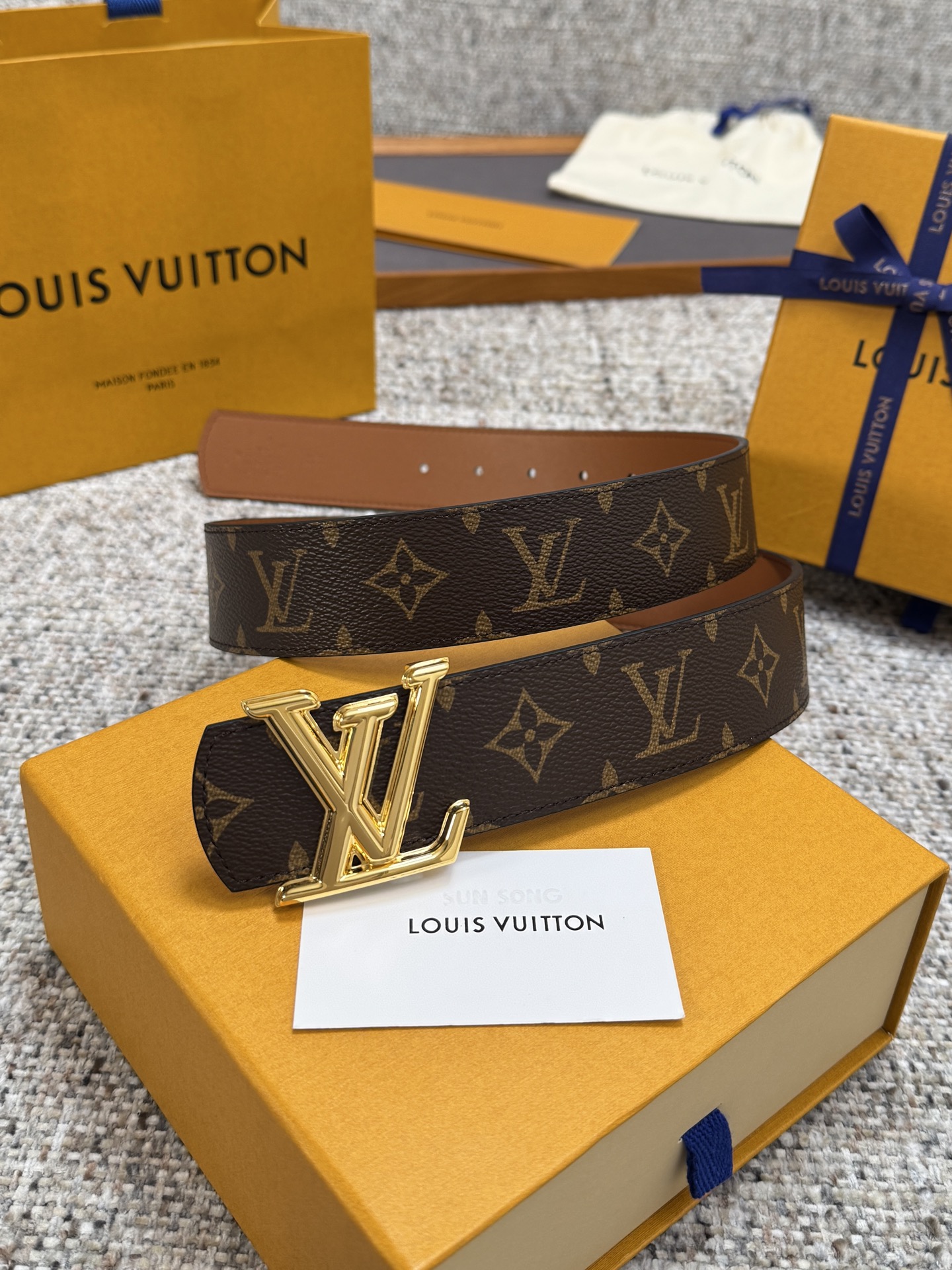 Louis Vuitton LV腰带 Dimension双面腰带系列 原厂五金 精致手工绘边 柔软舒适 