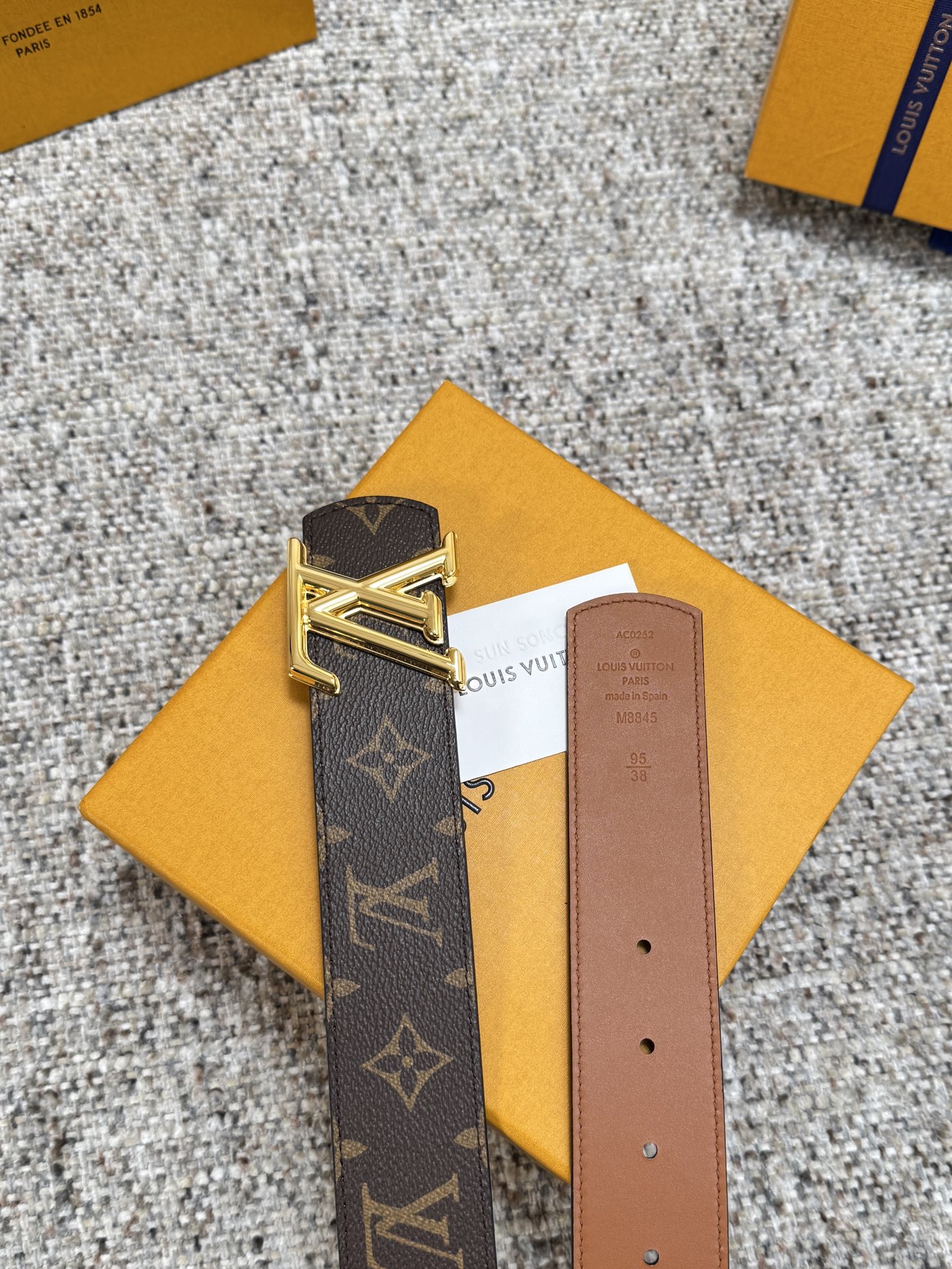 Louis Vuitton LV腰带 Dimension双面腰带系列 原厂五金 精致手工绘边 柔软舒适 