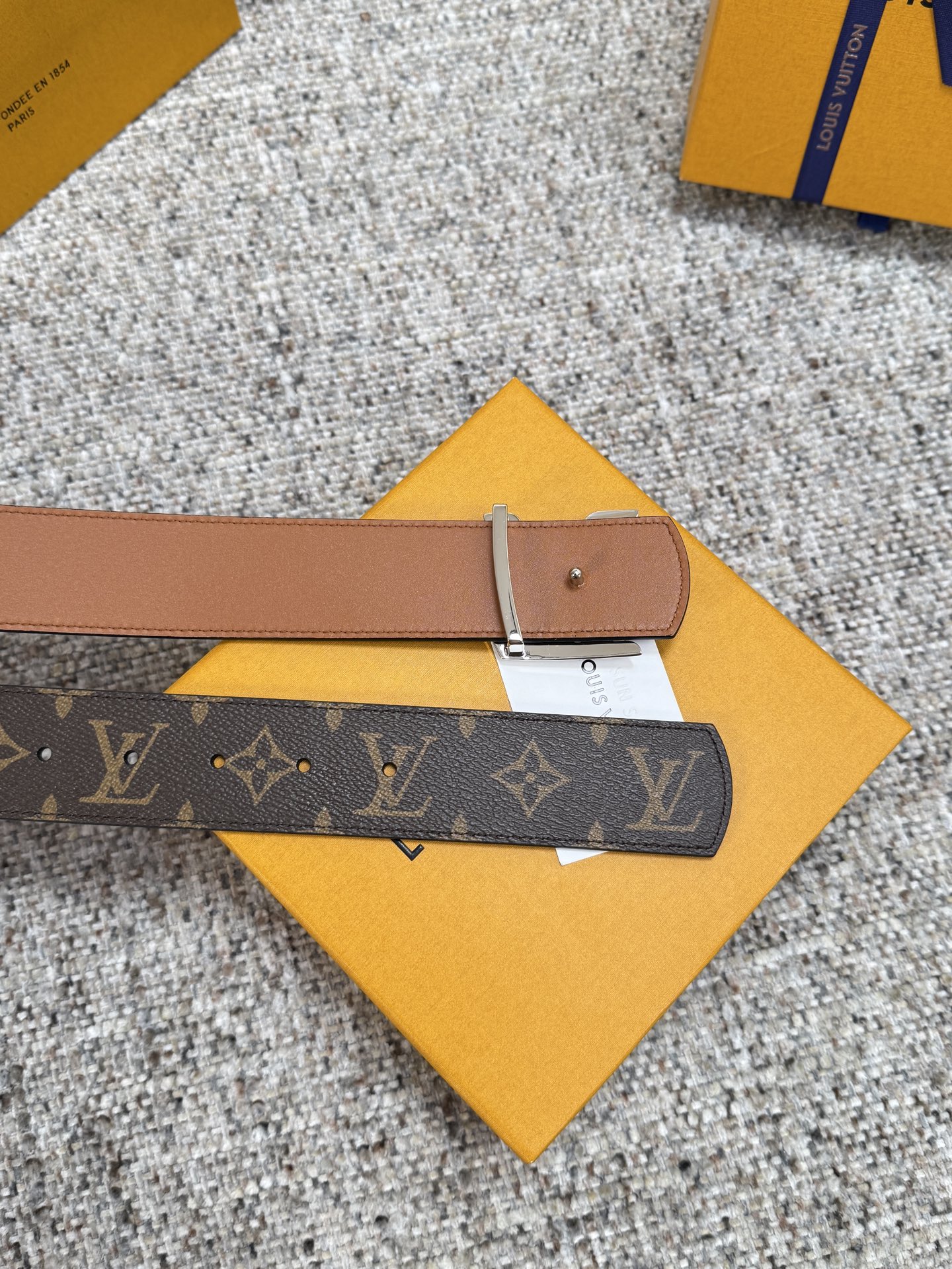 Louis Vuitton LV腰带 Dimension双面腰带系列 原厂五金 精致手工绘边 柔软舒适 