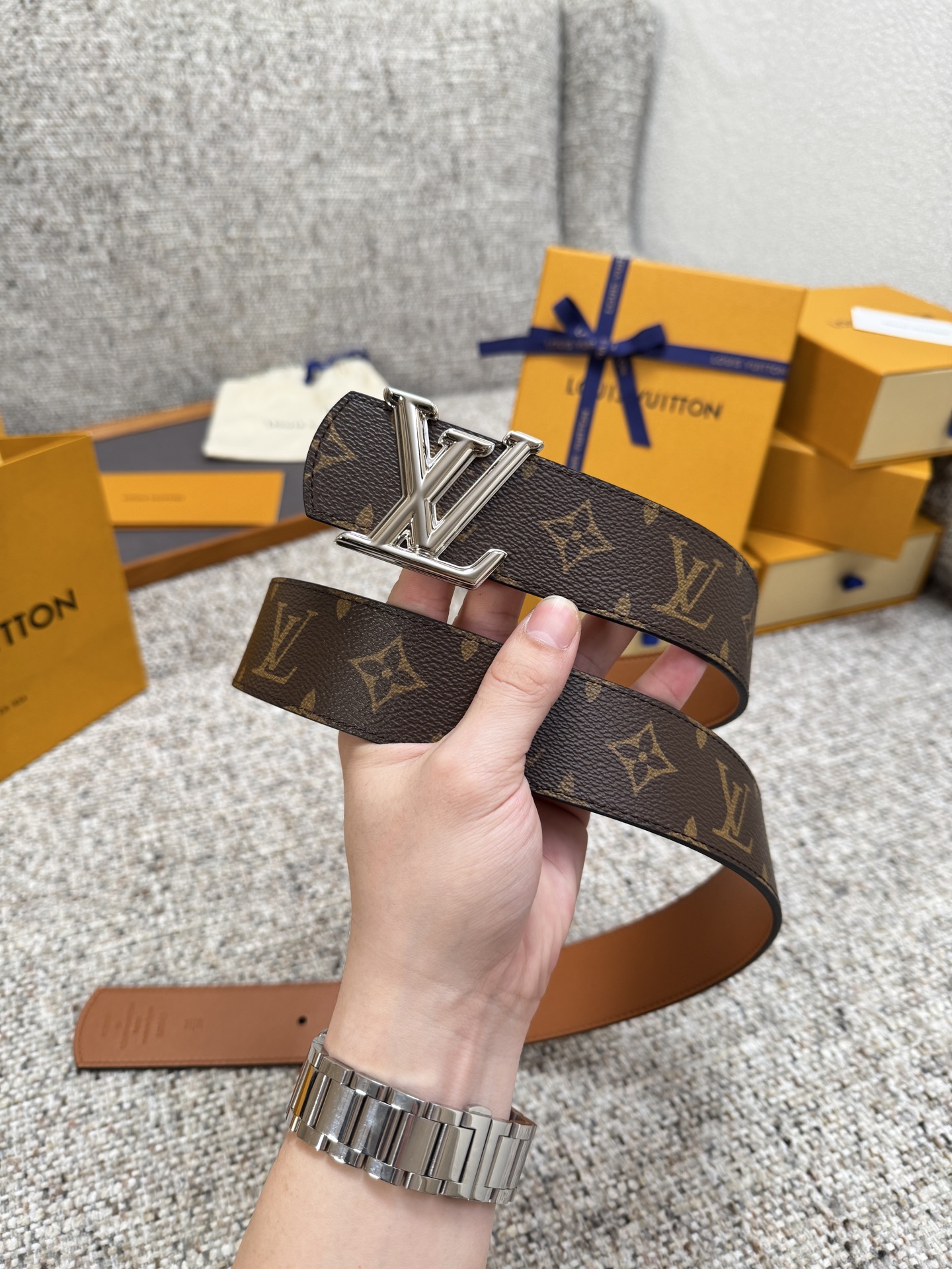 Louis Vuitton LV腰带 Dimension双面腰带系列 原厂五金 精致手工绘边 柔软舒适 