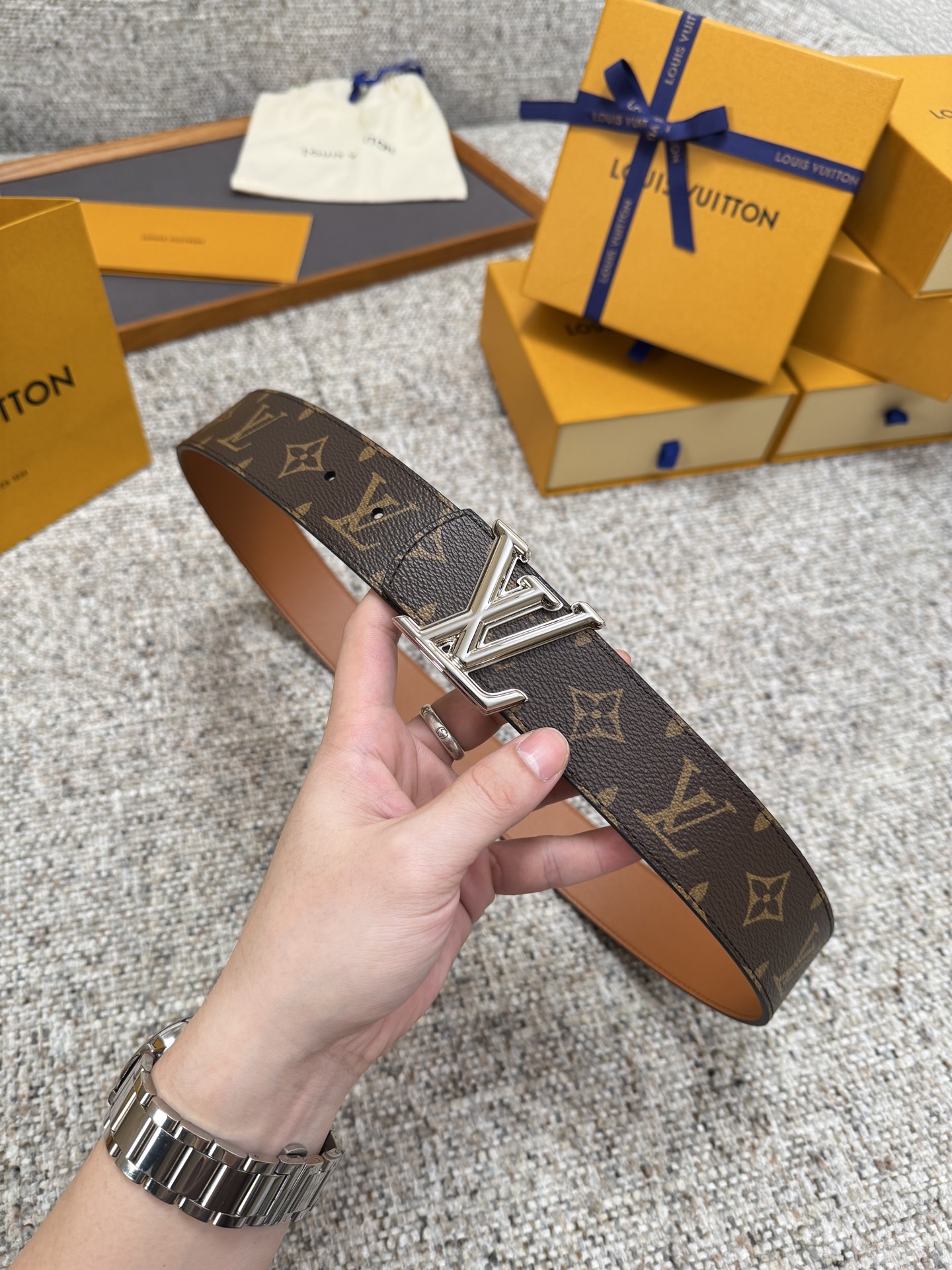 Louis Vuitton LV腰带 Dimension双面腰带系列 原厂五金 精致手工绘边 柔软舒适 