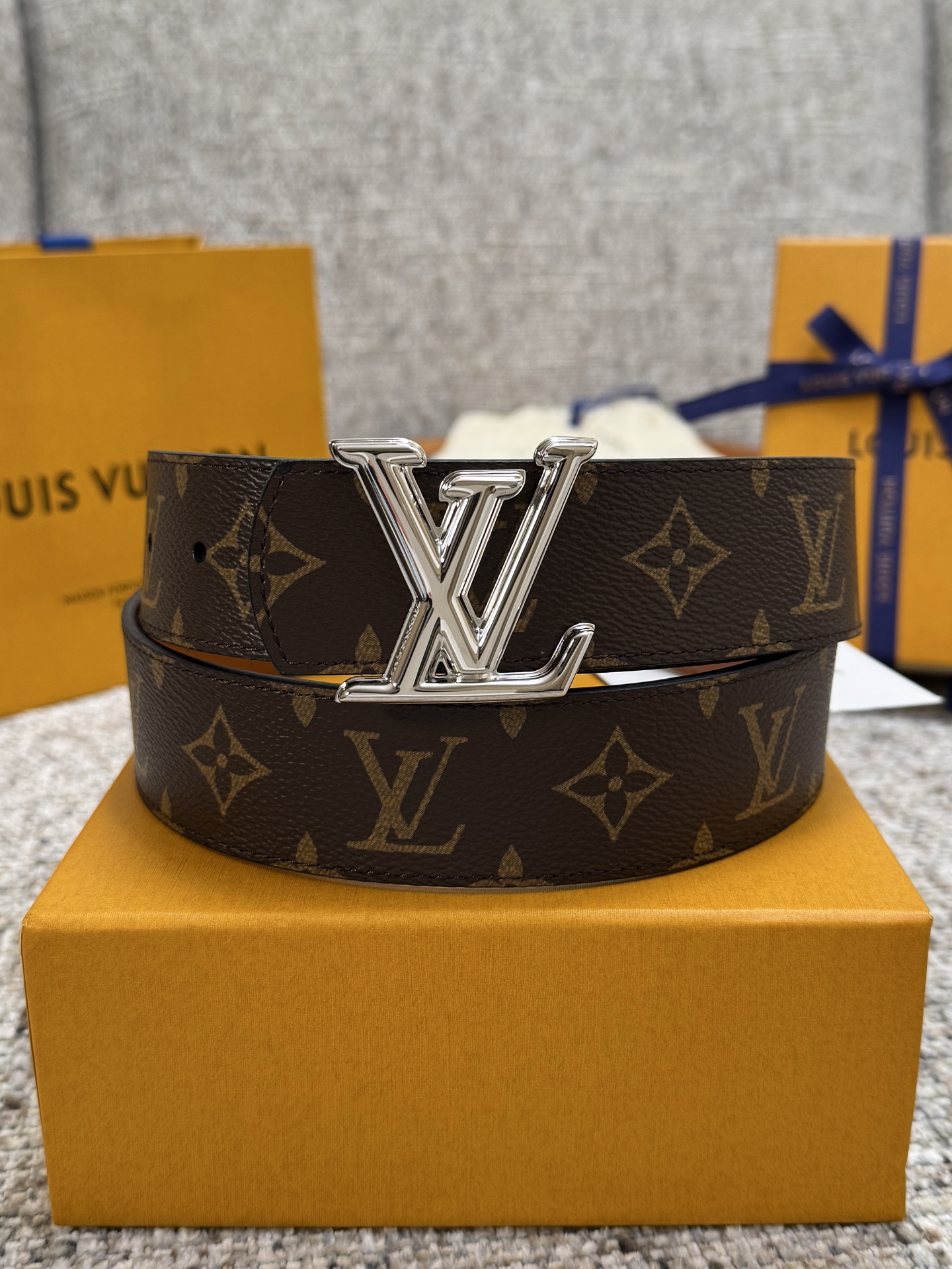 Louis Vuitton LV腰带 Dimension双面腰带系列 原厂五金 精致手工绘边 柔软舒适 