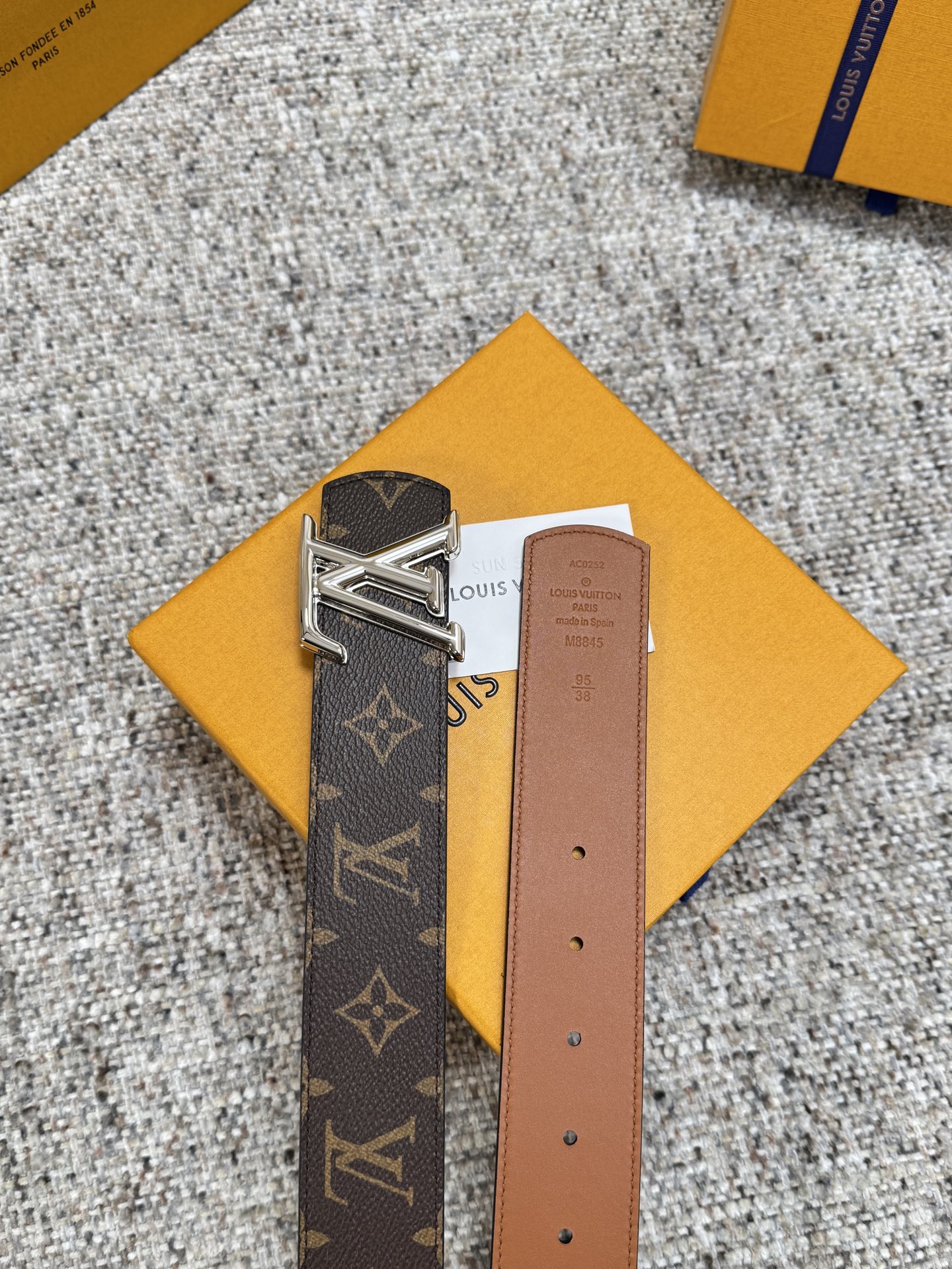 Louis Vuitton LV腰带 Dimension双面腰带系列 原厂五金 精致手工绘边 柔软舒适 