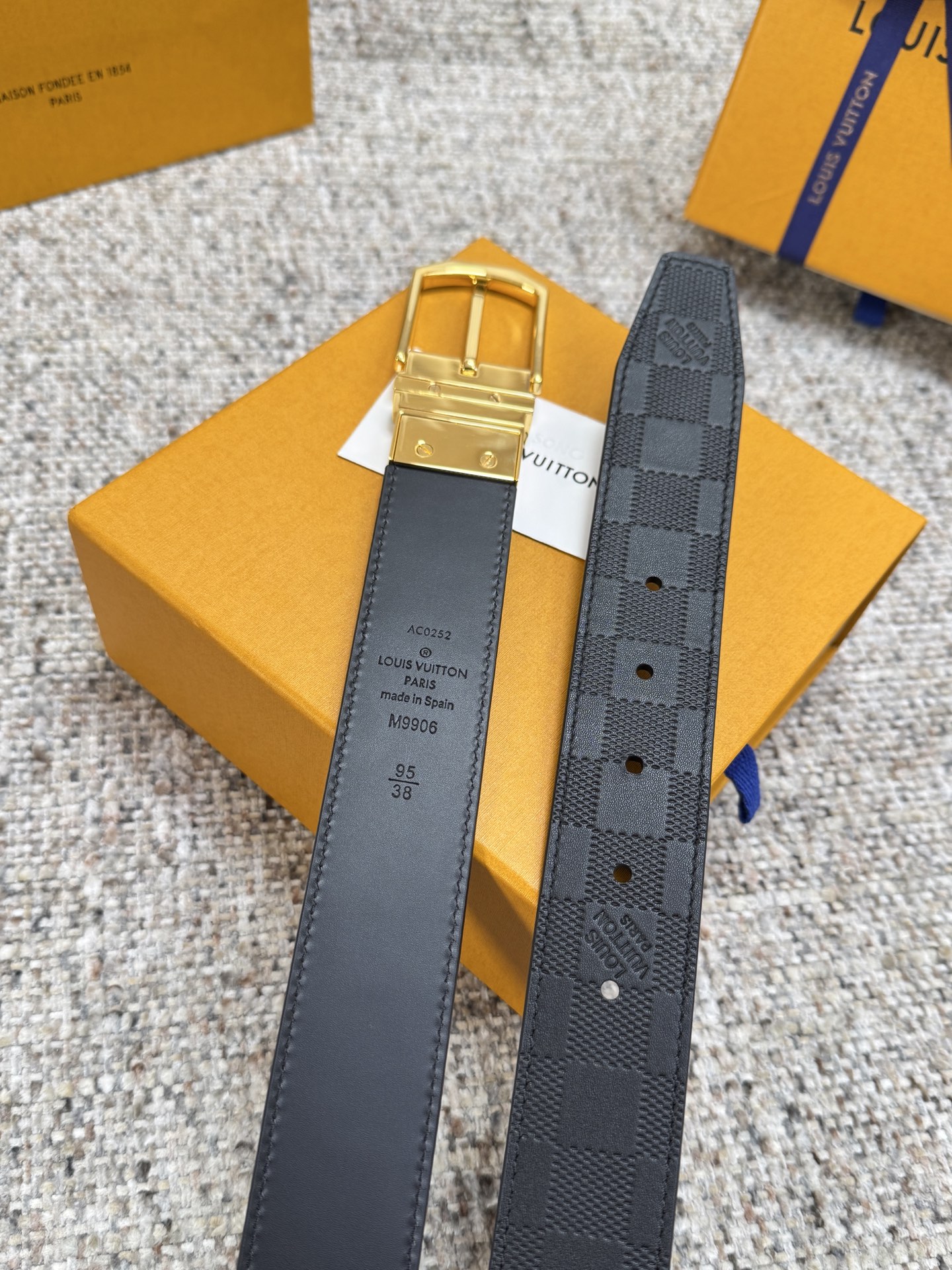 Louis Vuitton LV腰带 格纹双面可用系列 原厂五金 精致手工绘边 柔软舒适 宽3.5