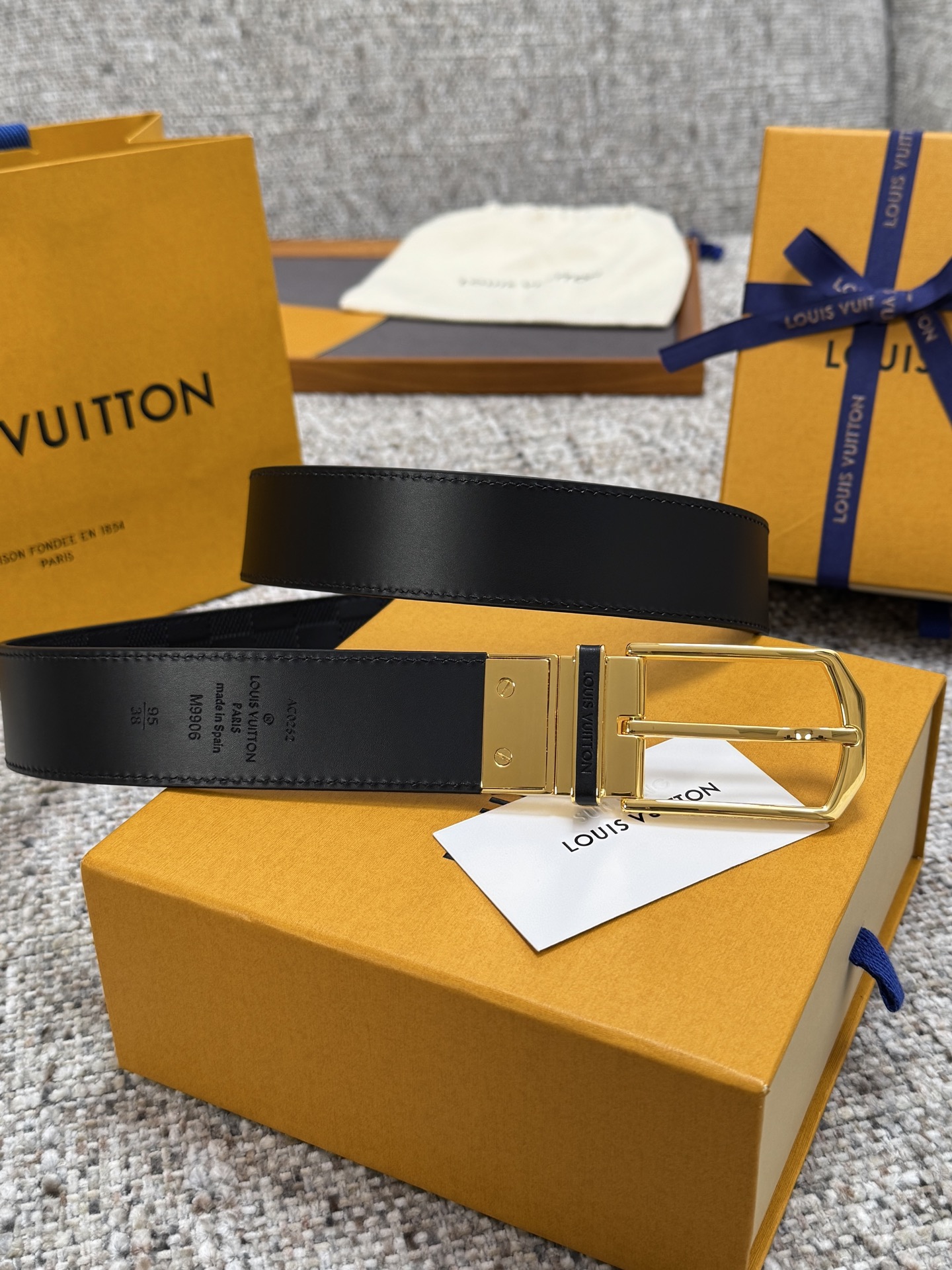 Louis Vuitton LV腰带 格纹双面可用系列 原厂五金 精致手工绘边 柔软舒适 宽3.5