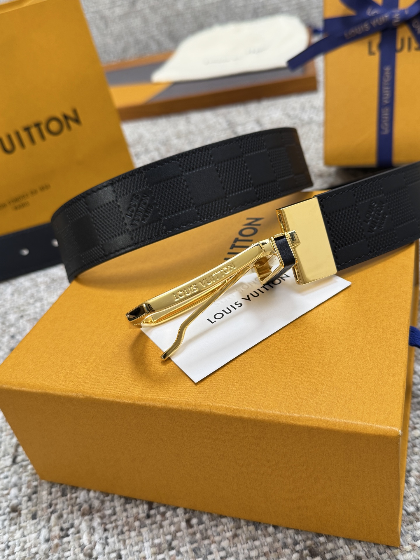 Louis Vuitton LV腰带 格纹双面可用系列 原厂五金 精致手工绘边 柔软舒适 宽3.5