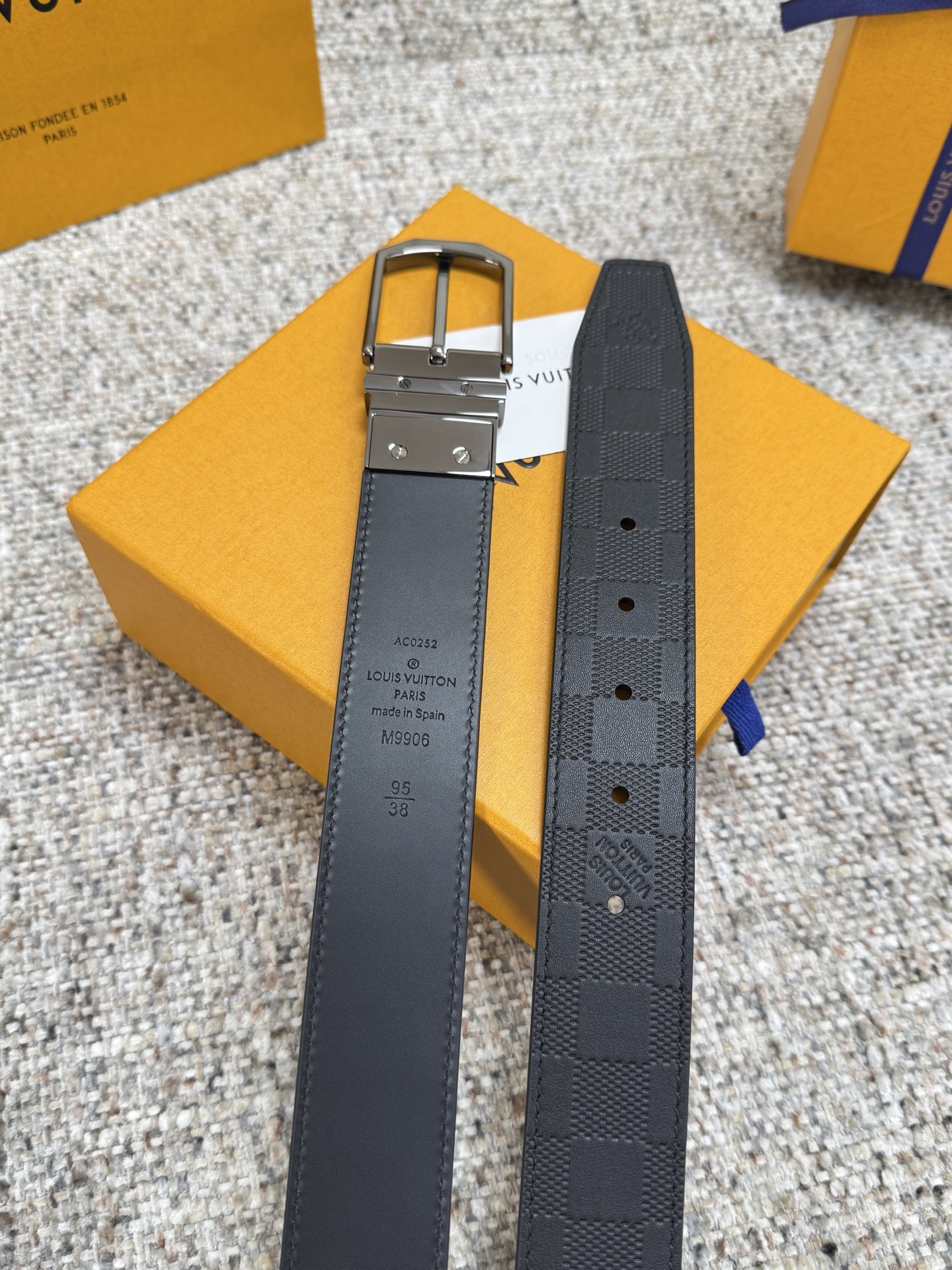 Louis Vuitton LV腰带 格纹双面可用系列 原厂五金 精致手工绘边 柔软舒适 宽3.5