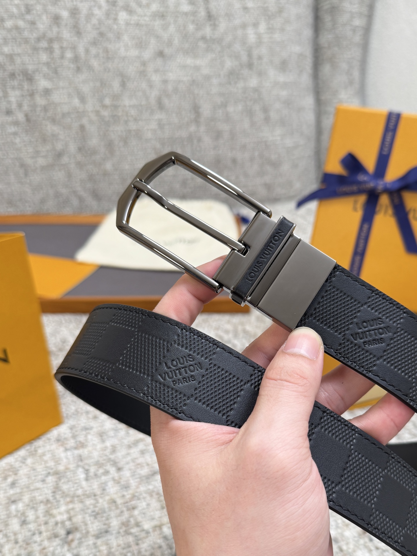 Louis Vuitton LV腰带 格纹双面可用系列 原厂五金 精致手工绘边 柔软舒适 宽3.5