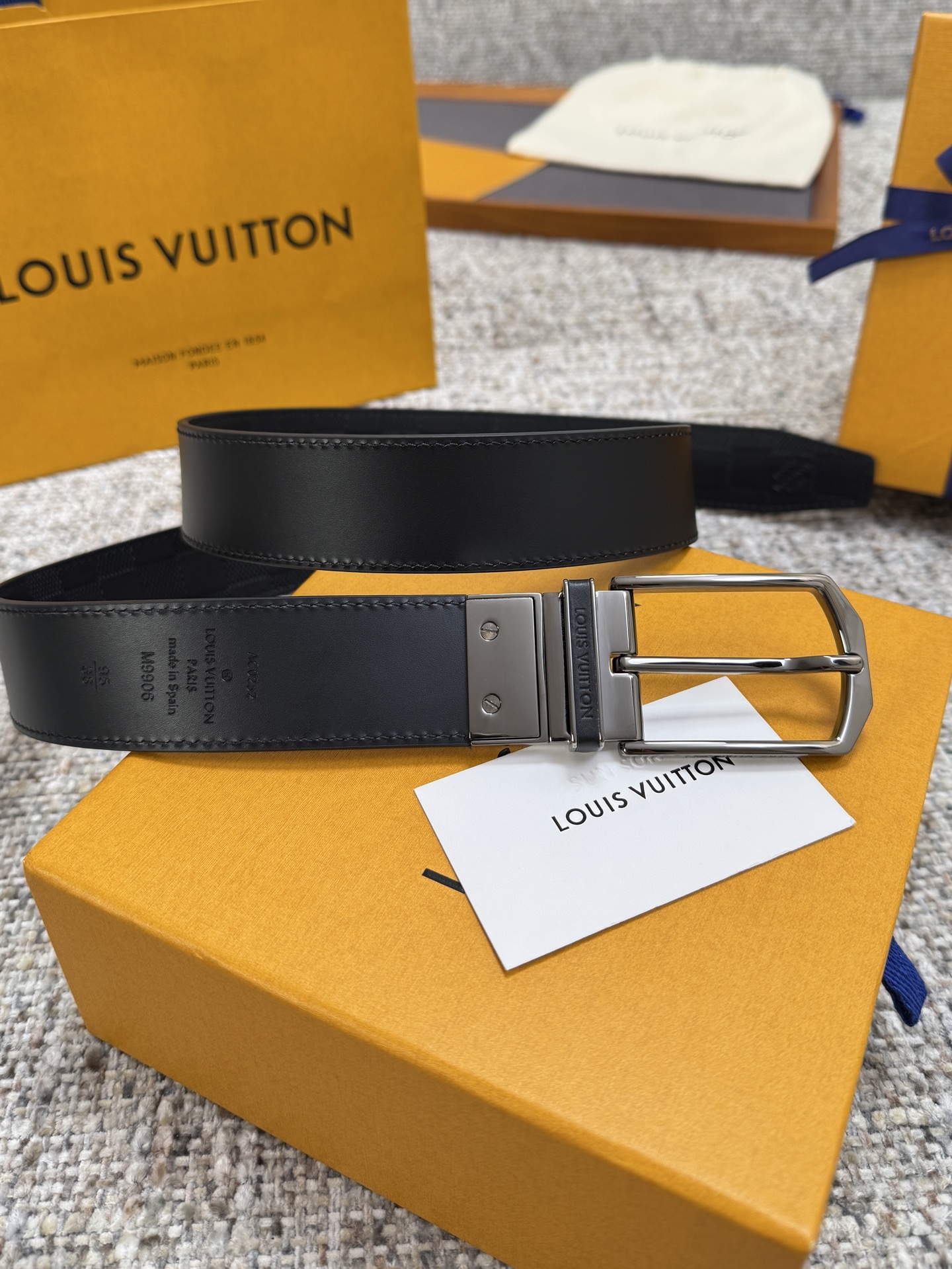 Louis Vuitton LV腰带 格纹双面可用系列 原厂五金 精致手工绘边 柔软舒适 宽3.5