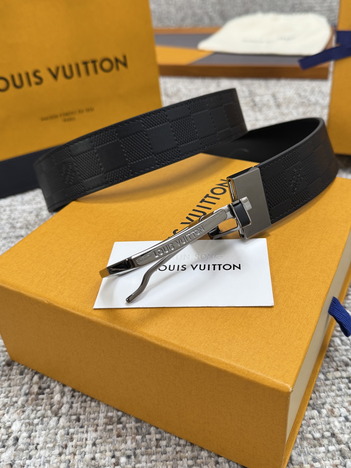 Louis Vuitton LV腰带 格纹双面可用系列 原厂五金 精致手工绘边 柔软舒适 宽3.5