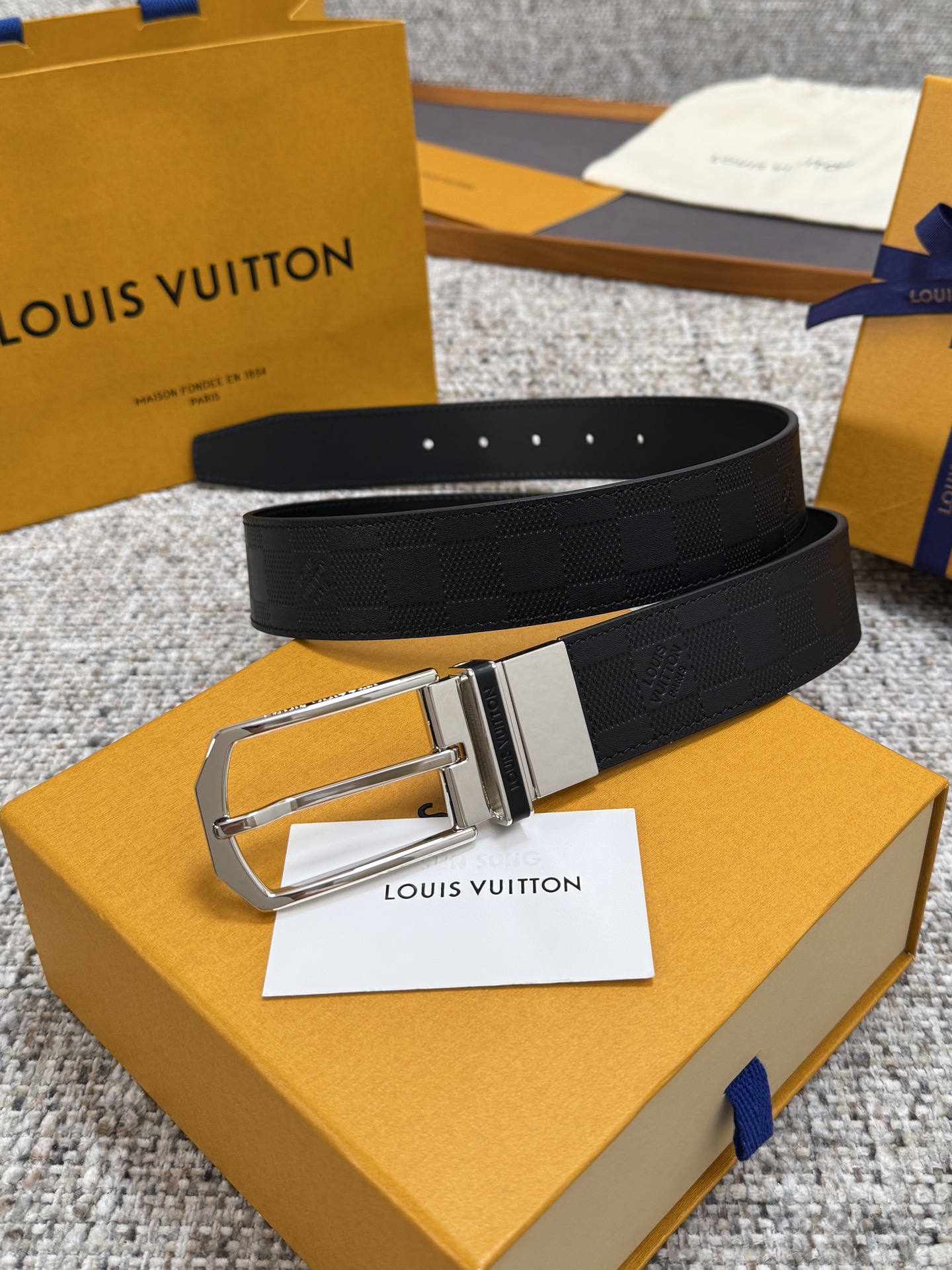 NO:641675,Louis Vuitton LV belt Plaid double-sided series Original hardware Exquisite hand-painted edges Soft and comfortable Width 3.5, belt, louis vuitton, louis vuitton19860909Louis Vuitton LV腰带 格纹双面可用系列 原厂五金 精致手工绘边 柔软舒适 宽3.5,皮带,louis vuitton,louis vuitton,Belt