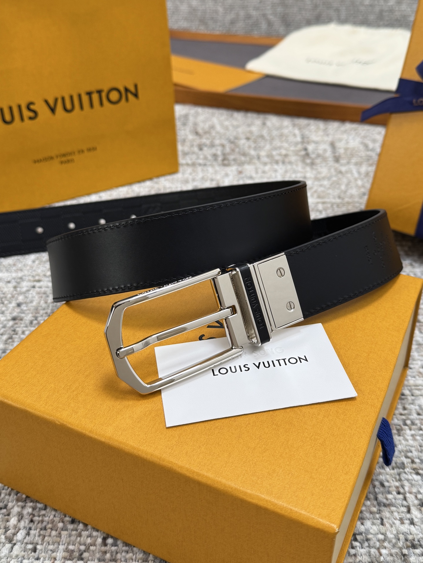 Louis Vuitton LV腰带 格纹双面可用系列 原厂五金 精致手工绘边 柔软舒适 宽3.5