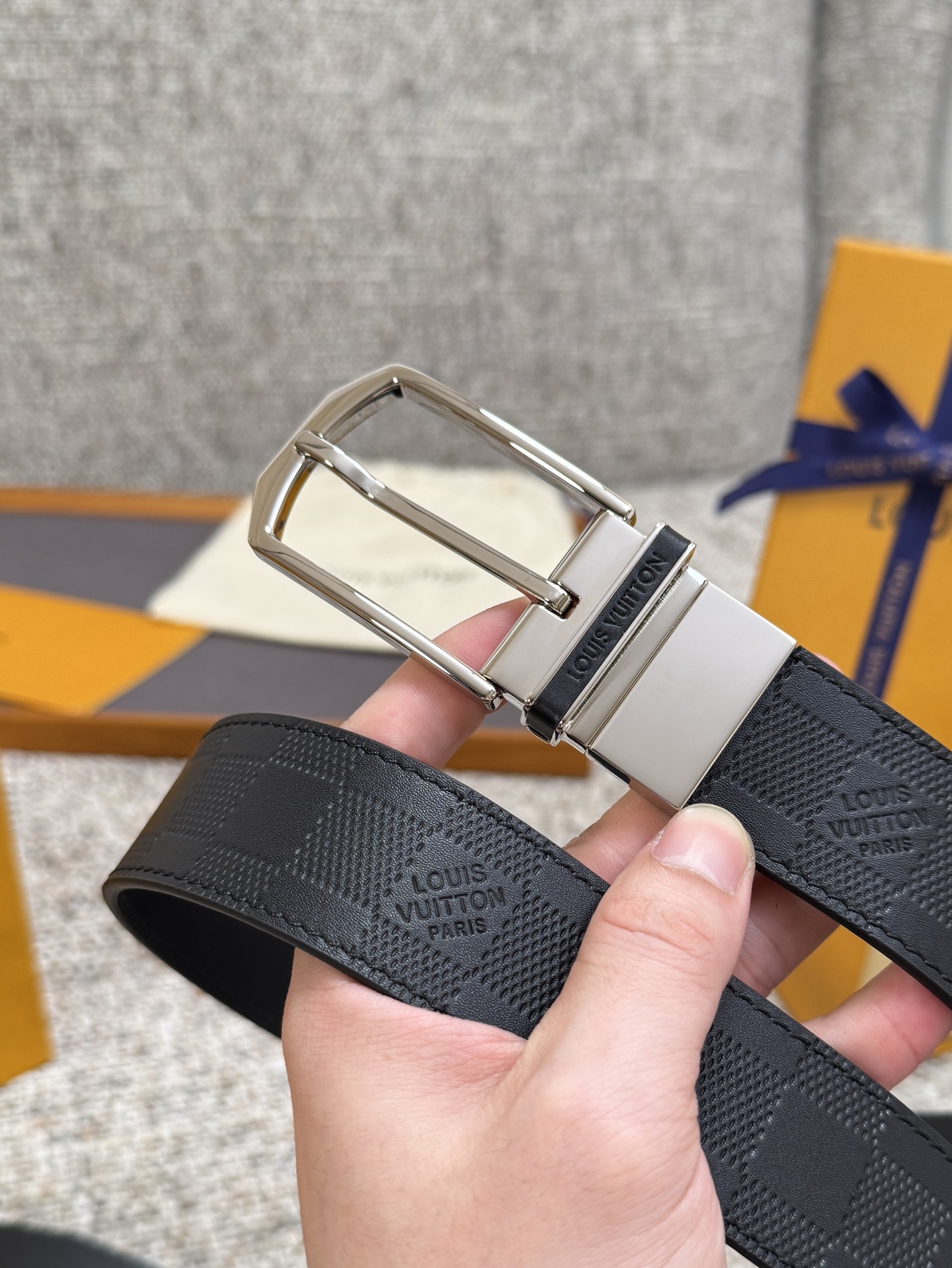 Louis Vuitton LV腰带 格纹双面可用系列 原厂五金 精致手工绘边 柔软舒适 宽3.5