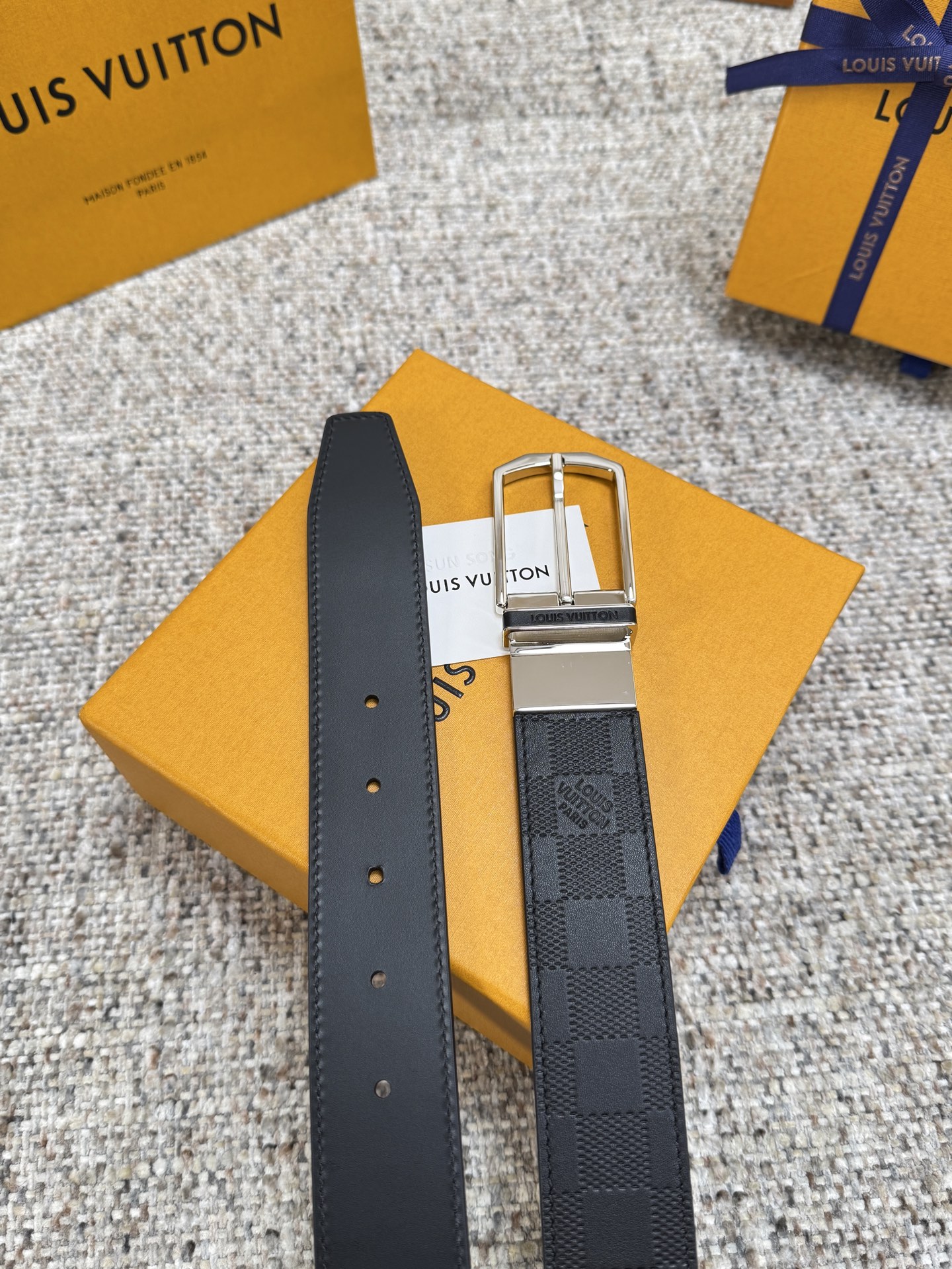 Louis Vuitton LV腰带 格纹双面可用系列 原厂五金 精致手工绘边 柔软舒适 宽3.5