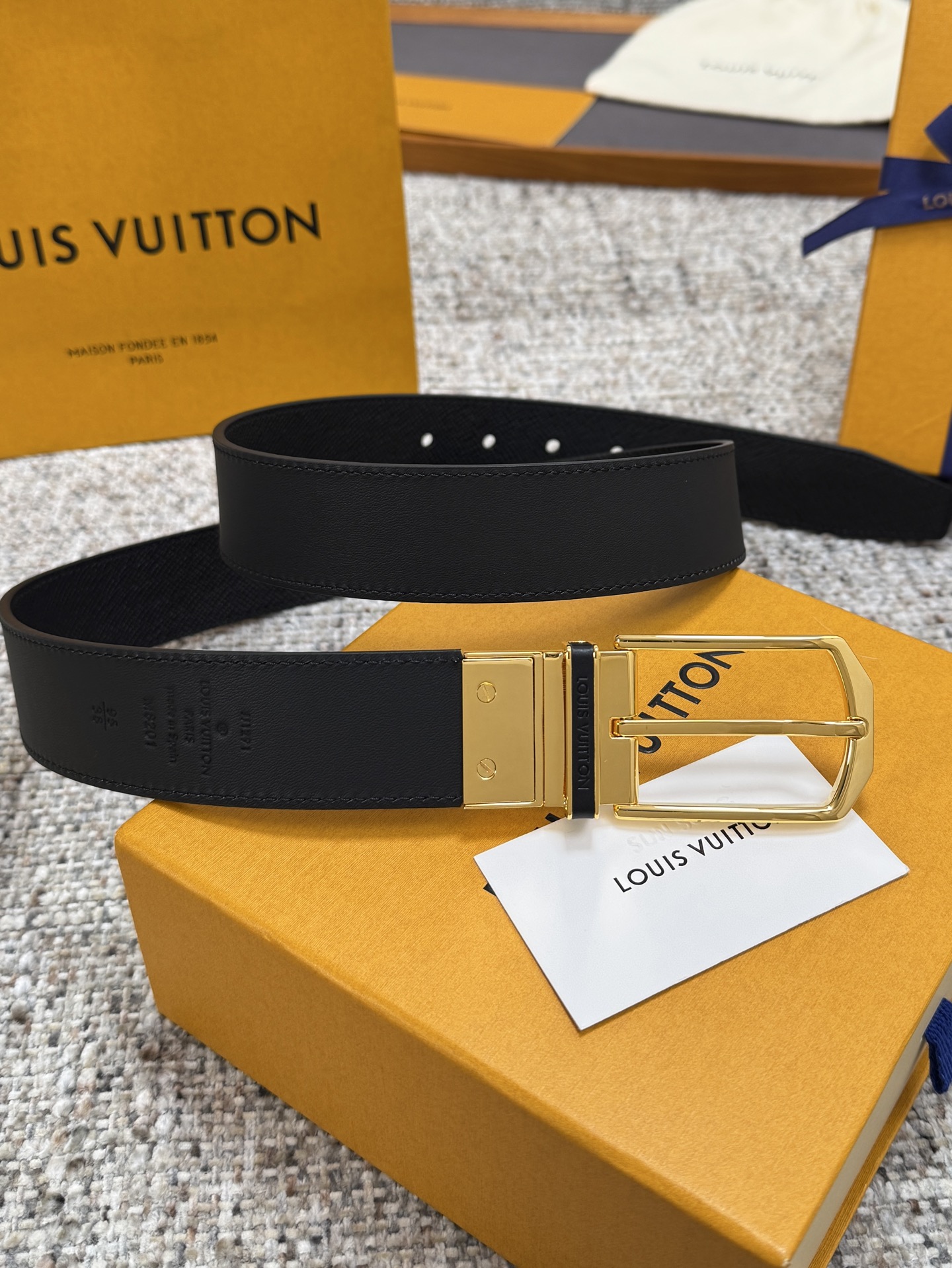 Louis Vuitton LV腰带 掌纹双面可用系列 原厂五金 精致手工绘边 柔软舒适 宽3.5