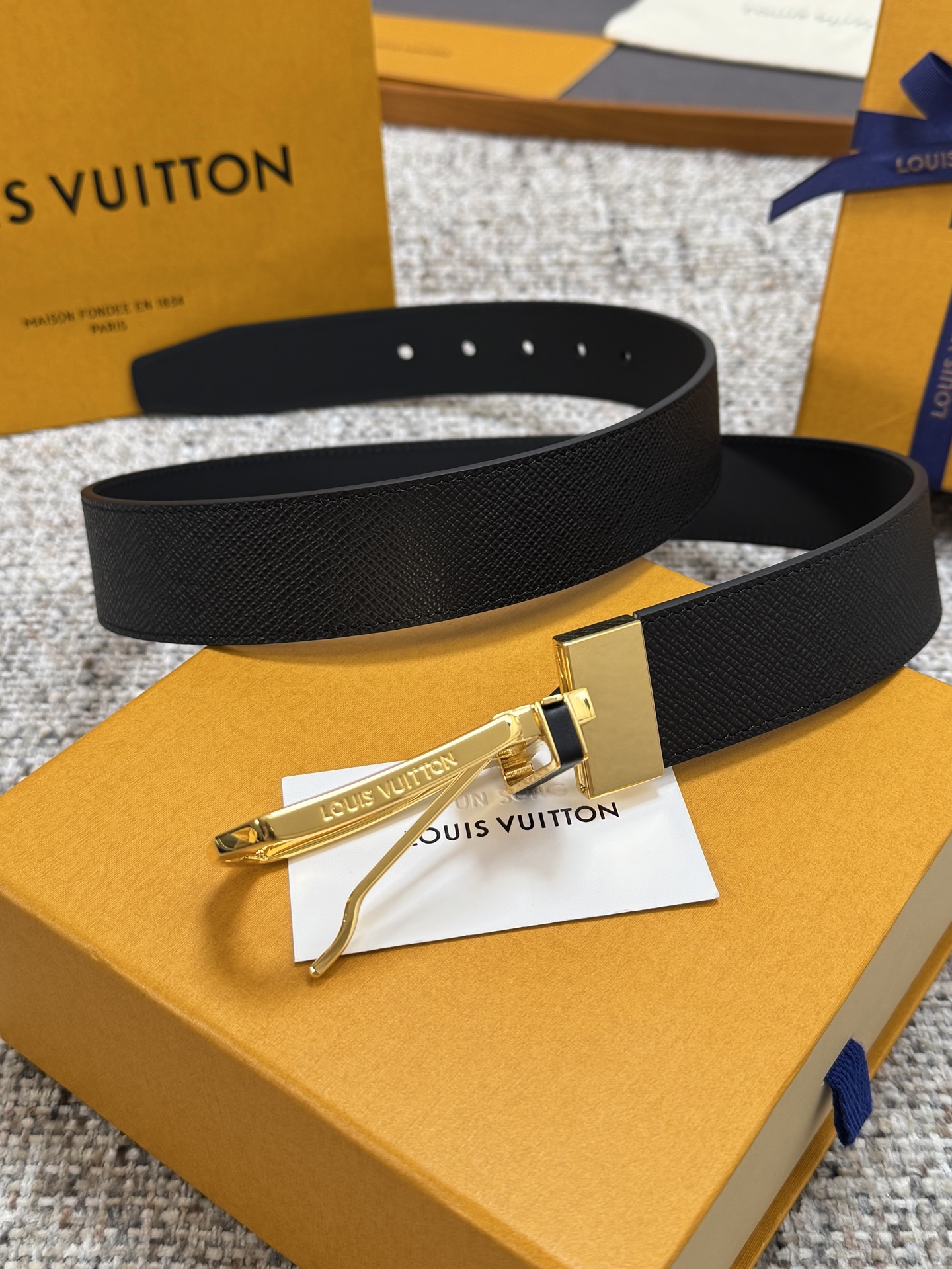 Louis Vuitton LV腰带 掌纹双面可用系列 原厂五金 精致手工绘边 柔软舒适 宽3.5