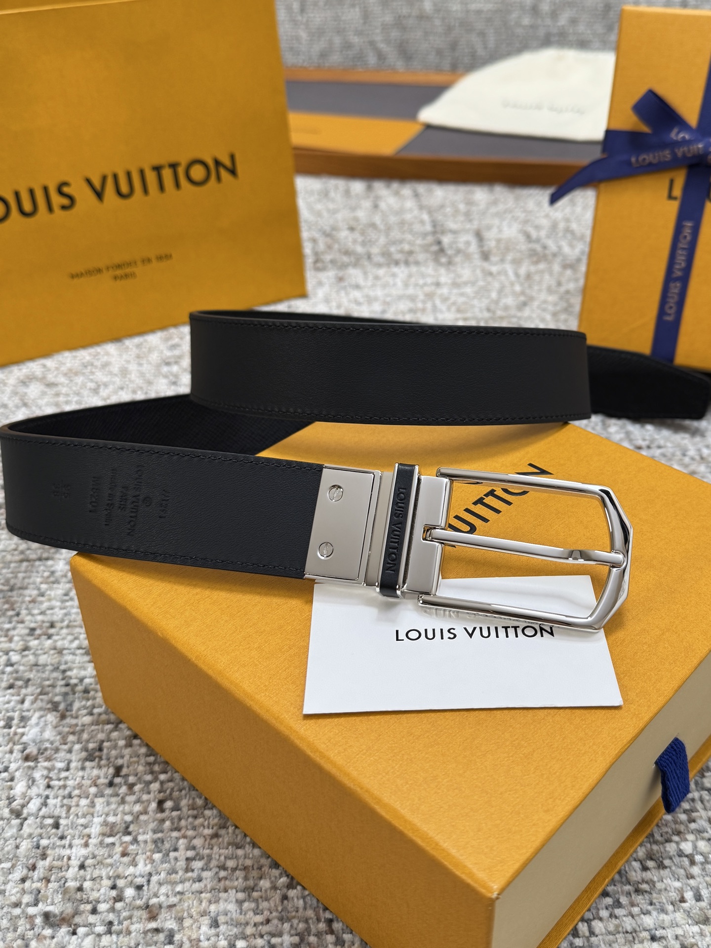 Louis Vuitton LV腰带 格纹双面可用系列 原厂五金 精致手工绘边 柔软舒适 宽3.5