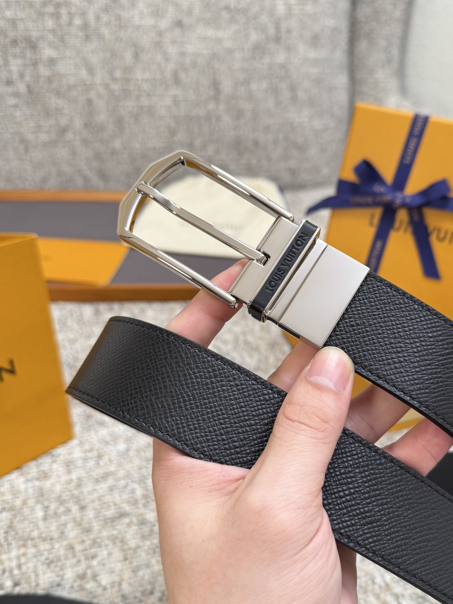 Louis Vuitton LV腰带 格纹双面可用系列 原厂五金 精致手工绘边 柔软舒适 宽3.5