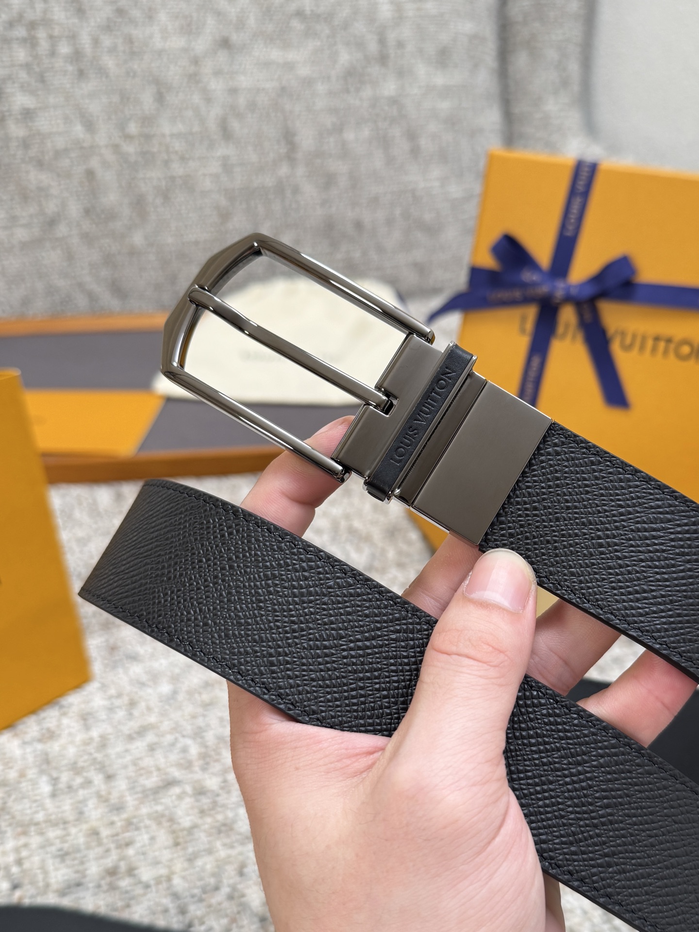 Louis Vuitton LV腰带 格纹双面可用系列 原厂五金 精致手工绘边 柔软舒适 宽3.5