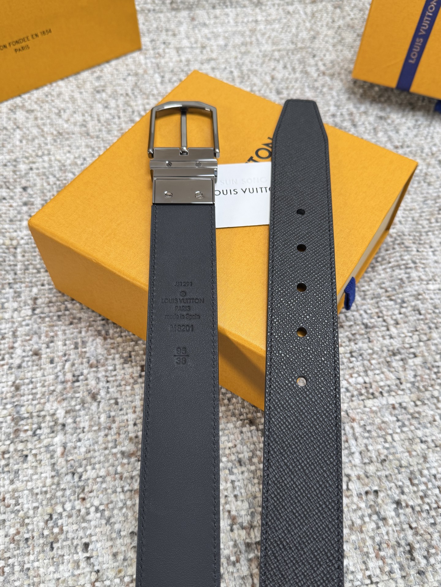 Louis Vuitton LV腰带 格纹双面可用系列 原厂五金 精致手工绘边 柔软舒适 宽3.5